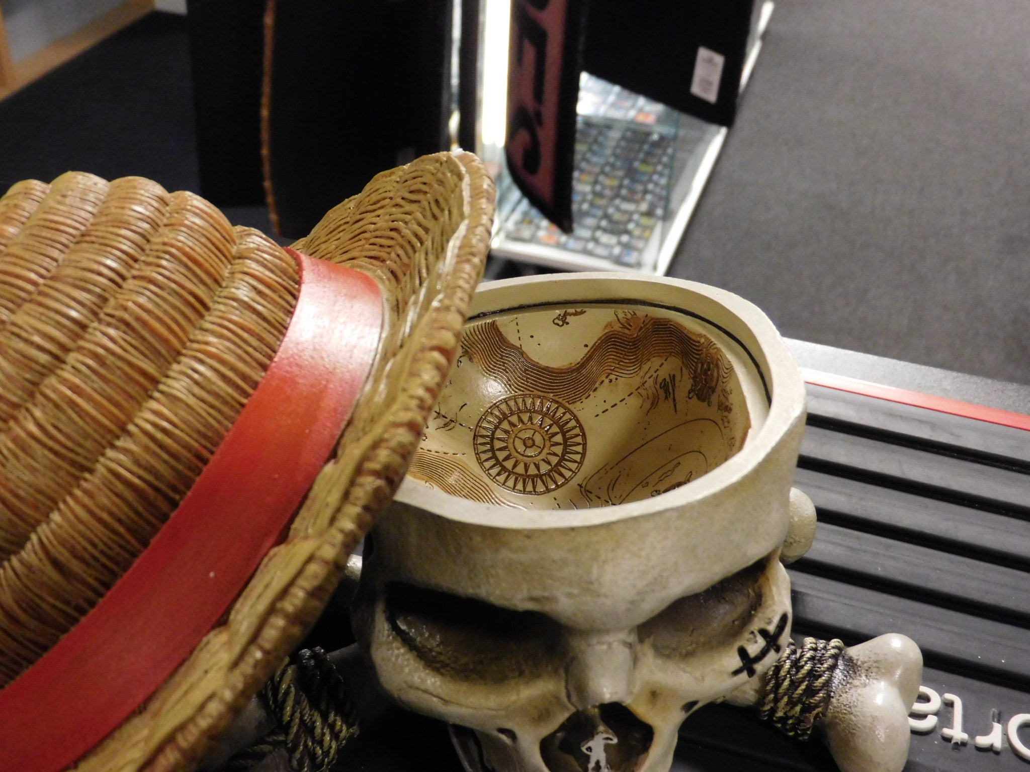 ONE PIECE - Luffy Jolly Roger - Box 17.5cm