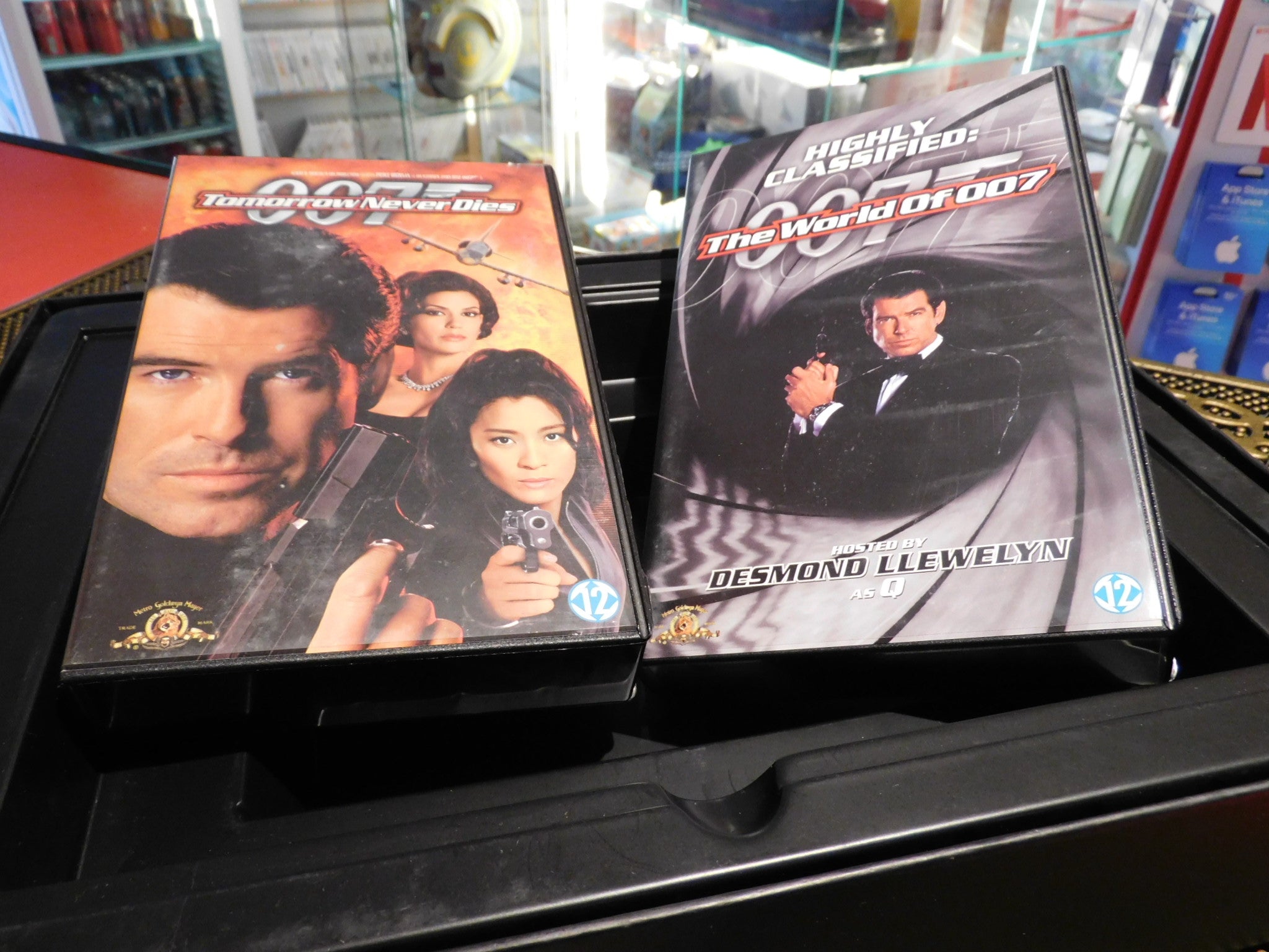 007 TOMORROW NEVER DIES C.E. VIDEO BOX SET