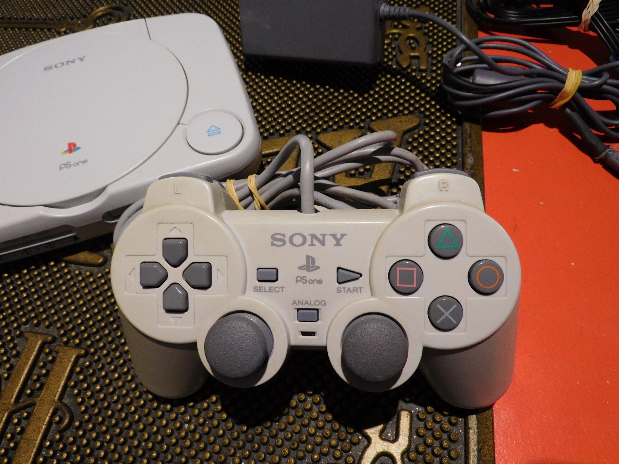 PLAYSTATION 1 ONE   CONSOLE