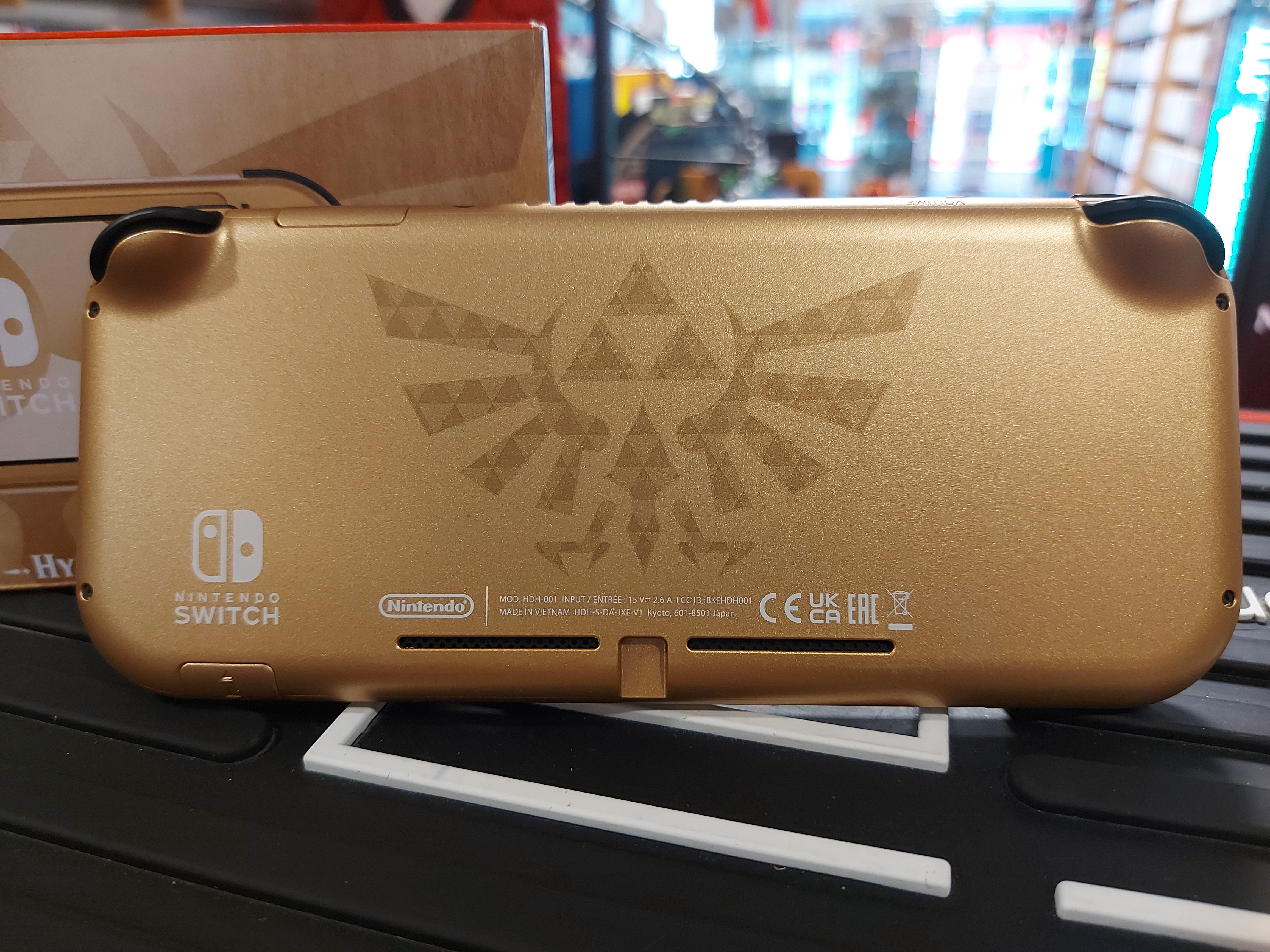 NINTENDO SWITCH LITE CONSOLE HYRULE EDITION