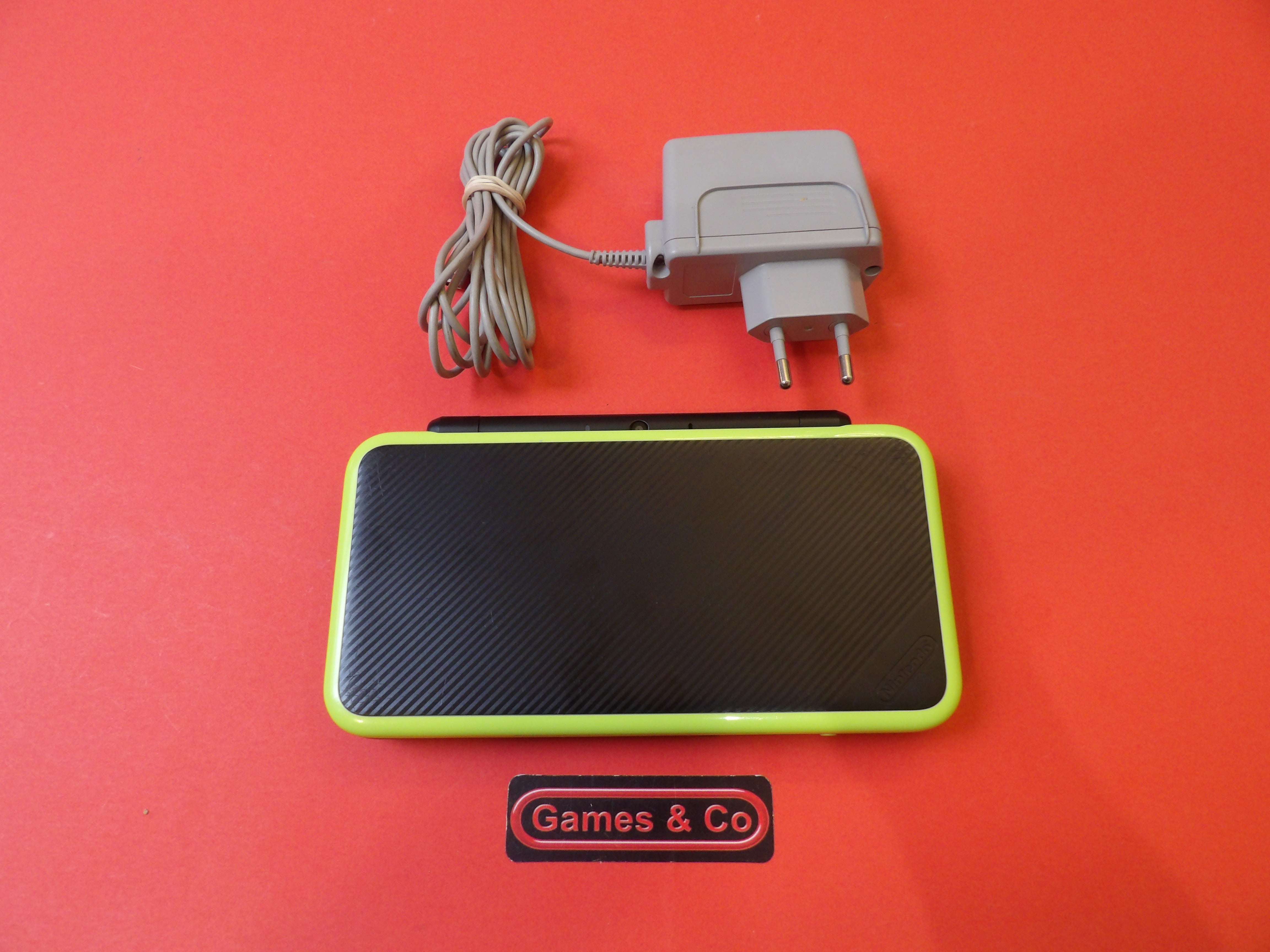 NINTENDO 2DS XL CONSOLE