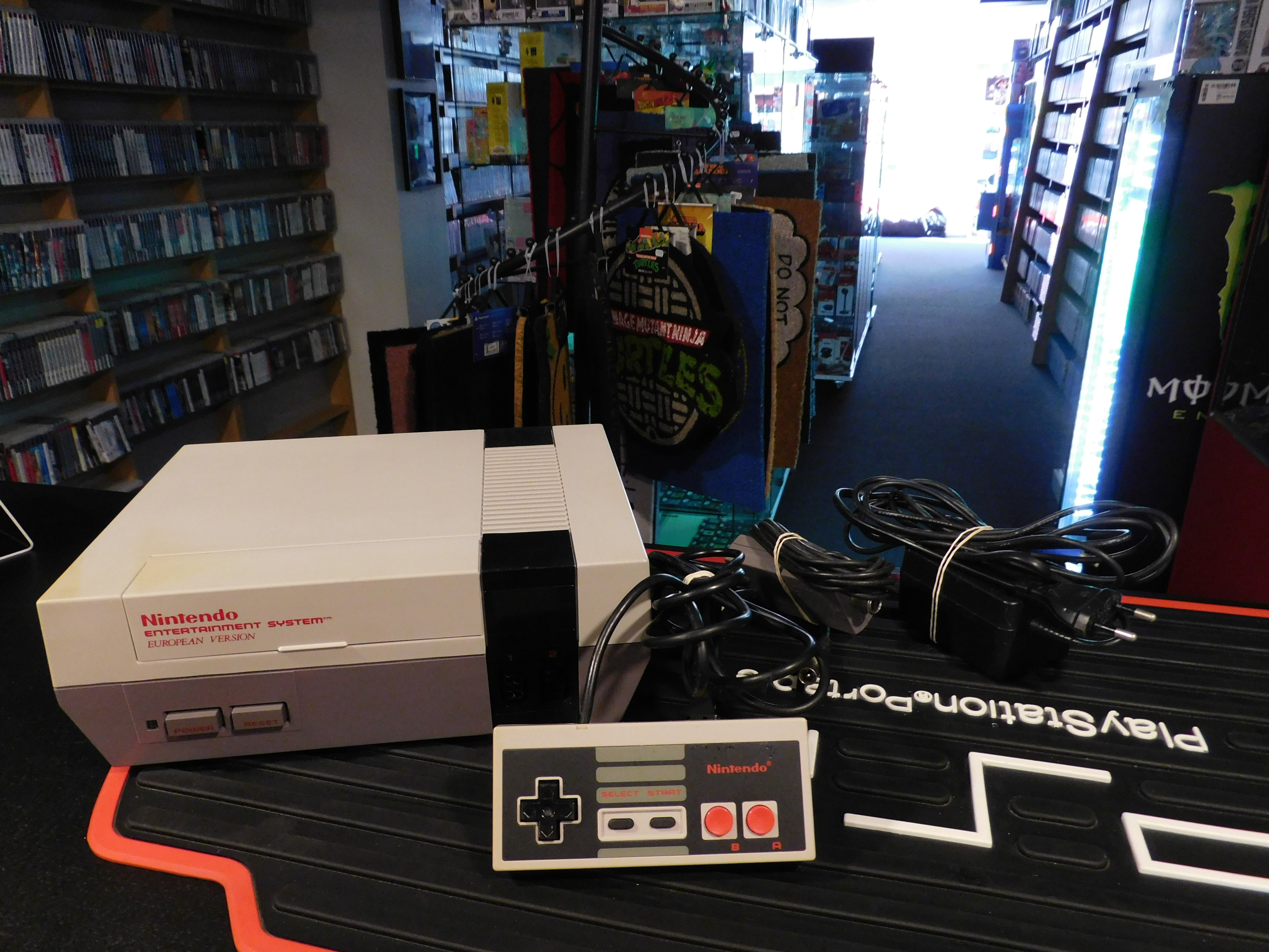NINTENDO NES CONSOLE