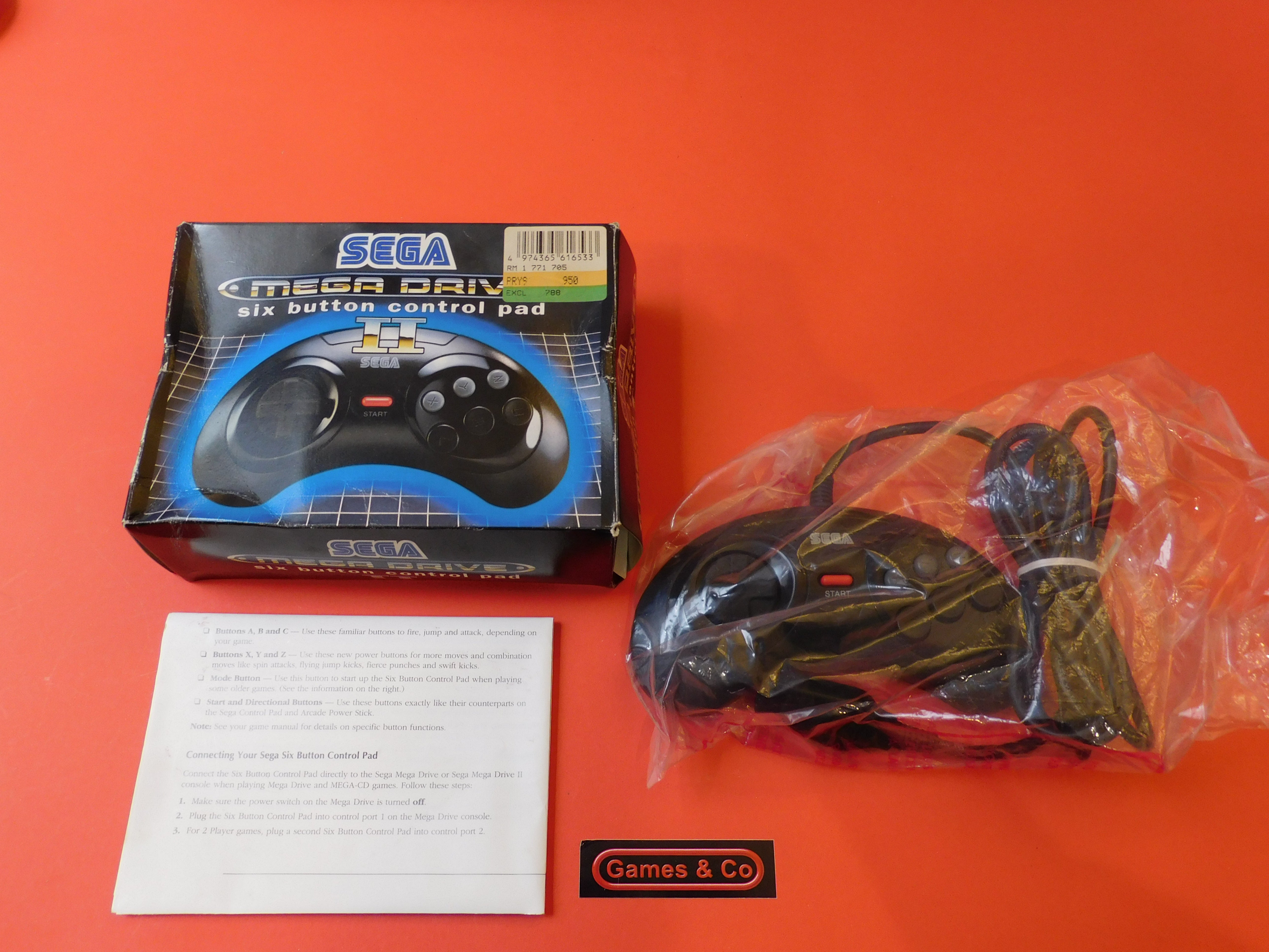 SEGA MEGA DRIVE II - SIX BUTTON CONTROL PAD