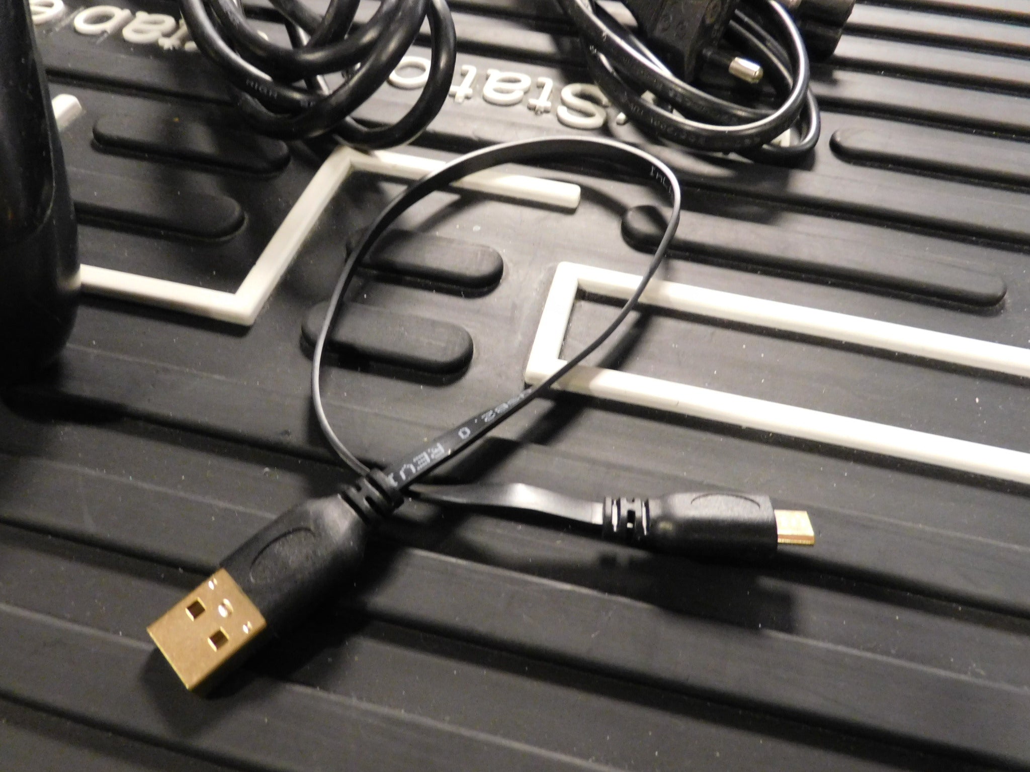 PLAYSTATION 4 SLIM CONSOLE 1TB