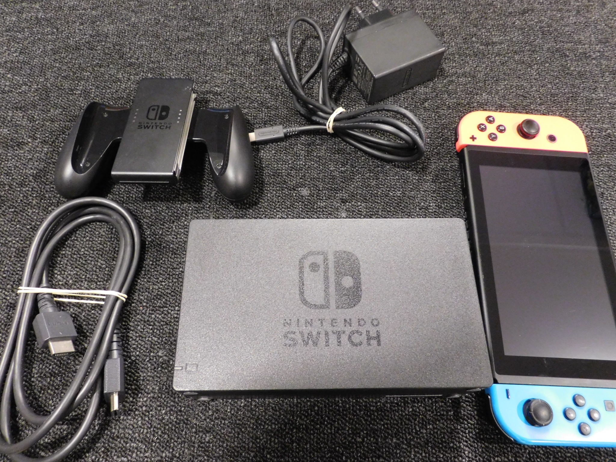 NINTENDO SWITCH CONSOLE