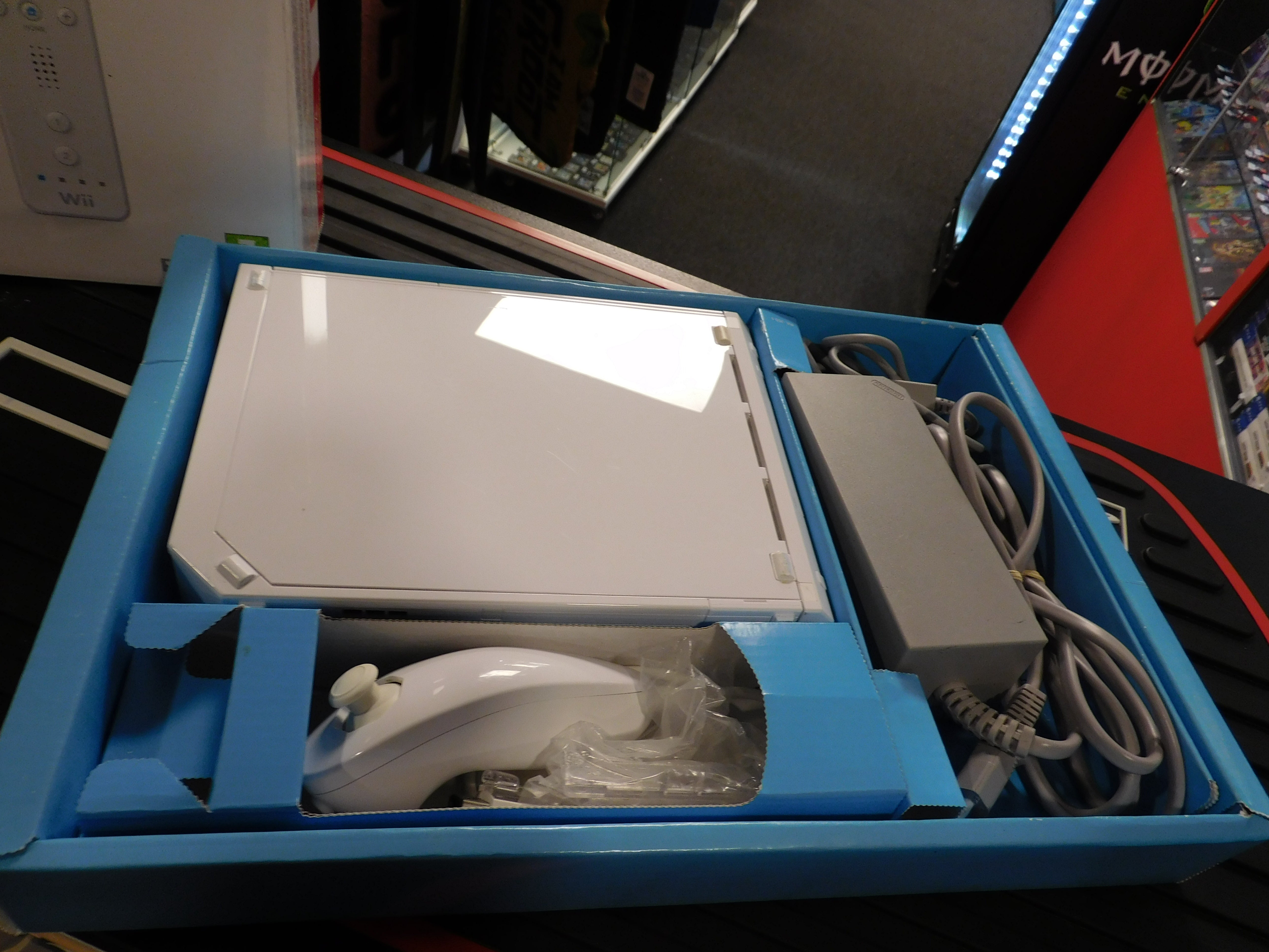 Wii CONSOLE + Wii SPORTS