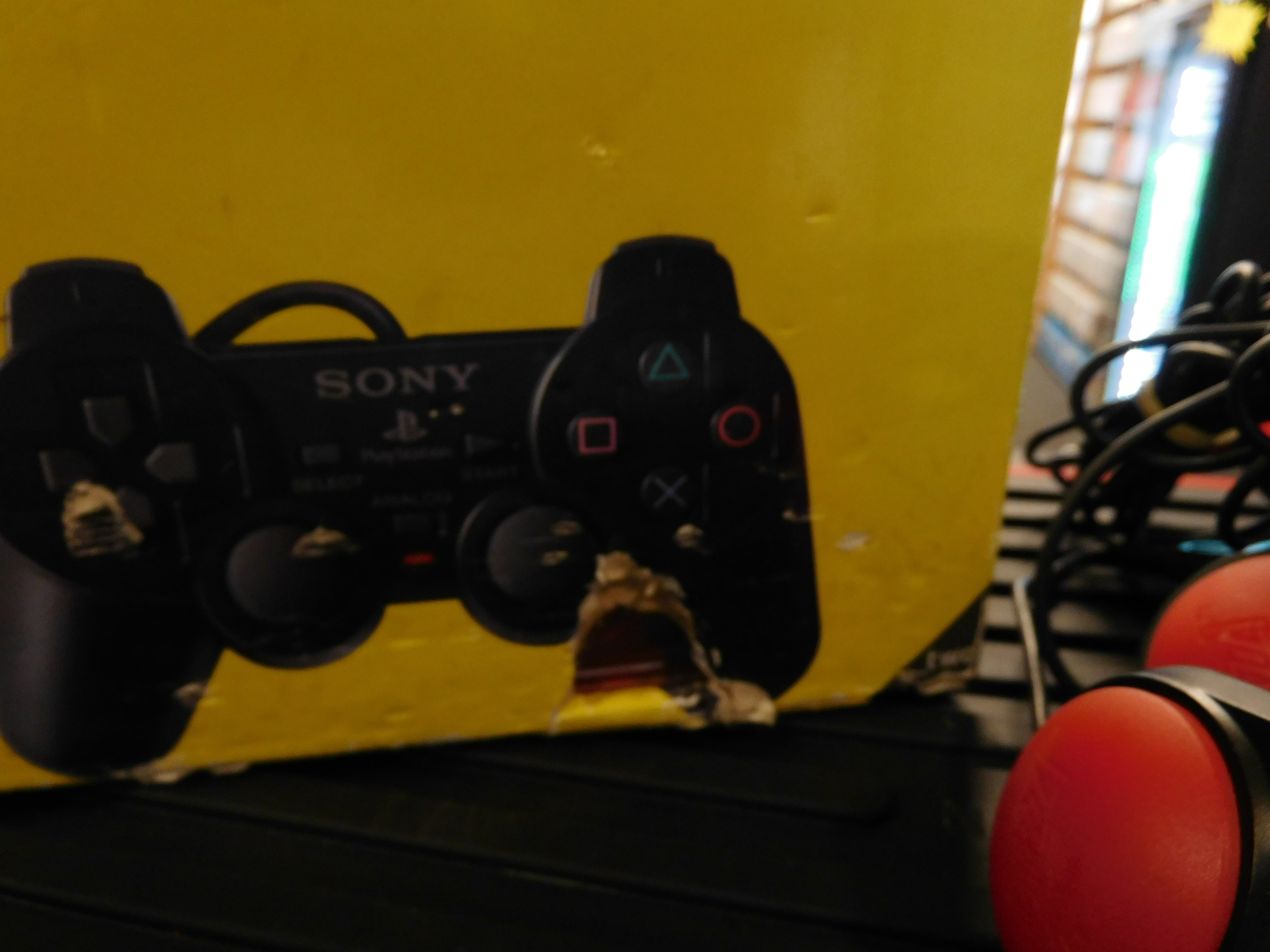 PLAYSTATION 2 SLIM  CONSOLE BUZZ BUNDEL