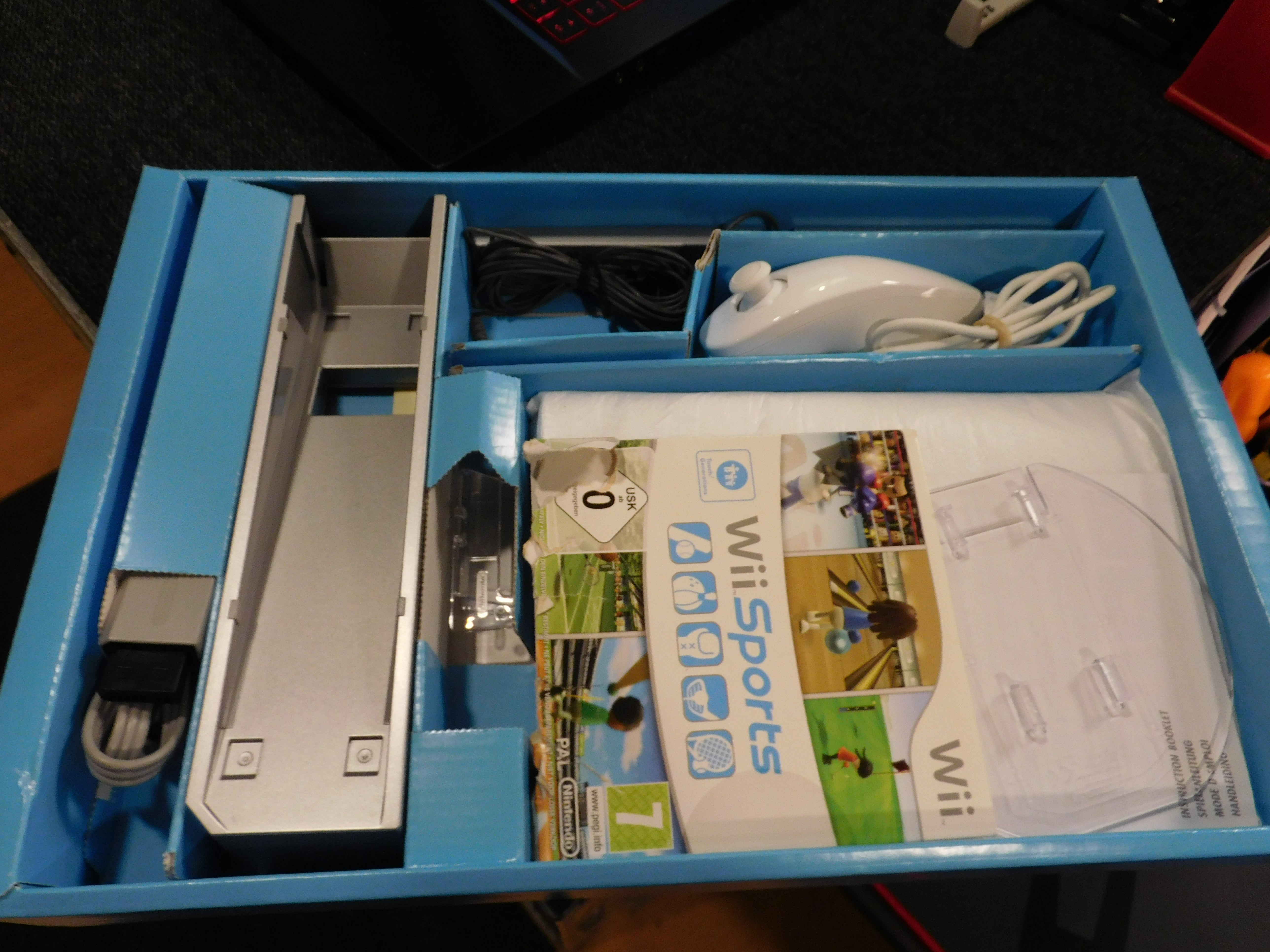 Wii CONSOLE + Wii SPORTS