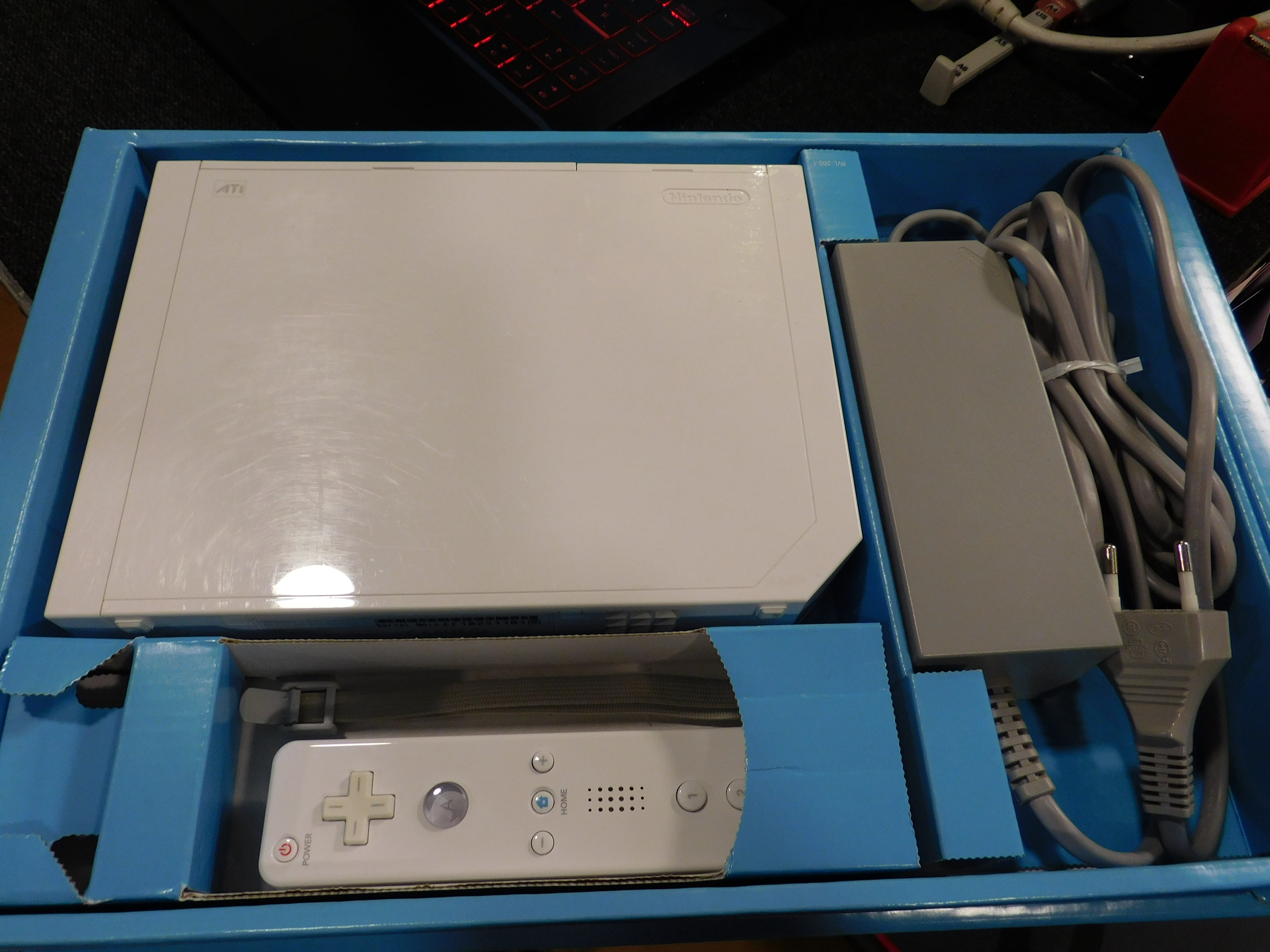Wii CONSOLE + Wii SPORTS