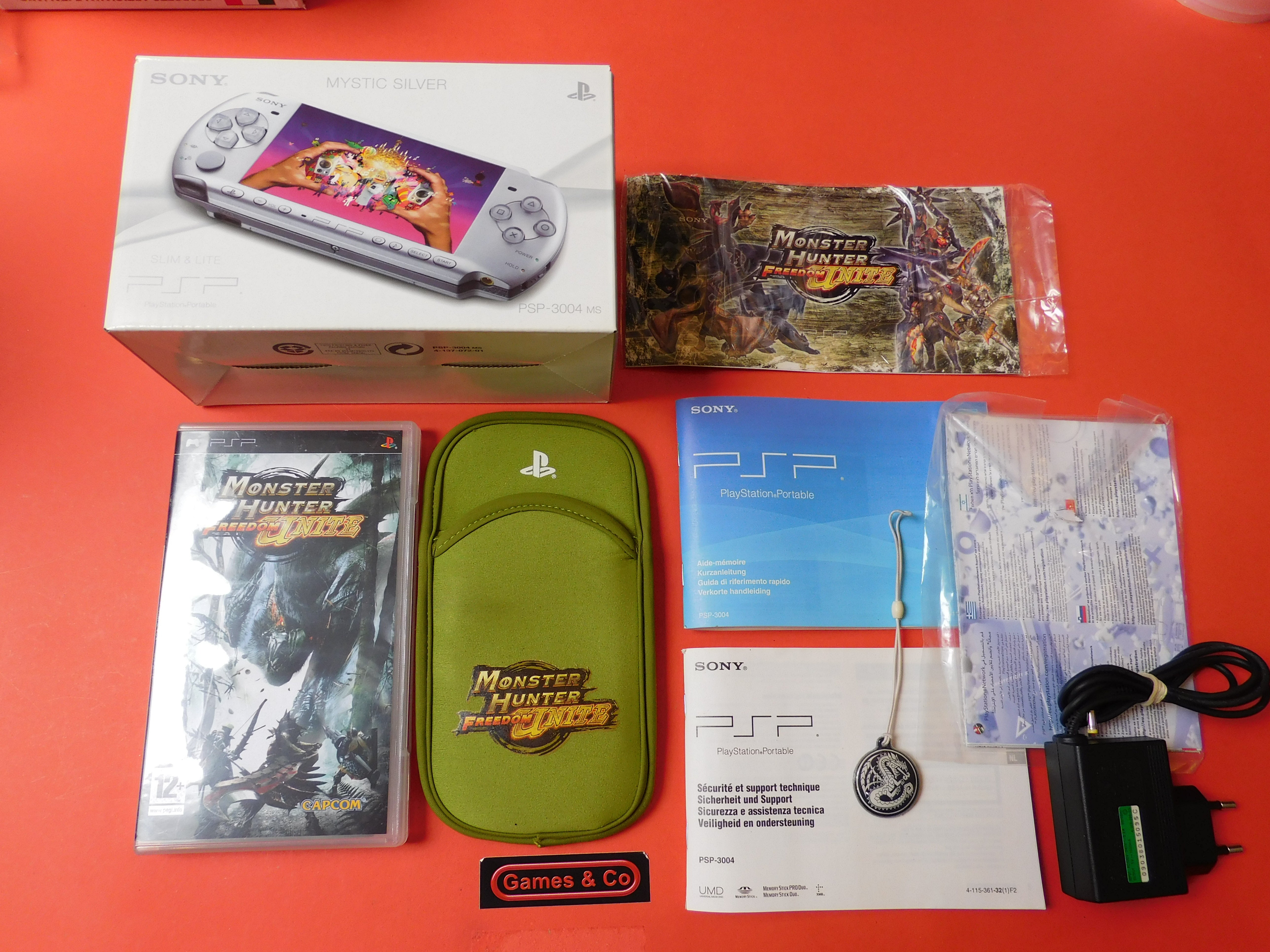 PSP CONSOLE  MONSTER HUNTER BUNDEL PSP-3004