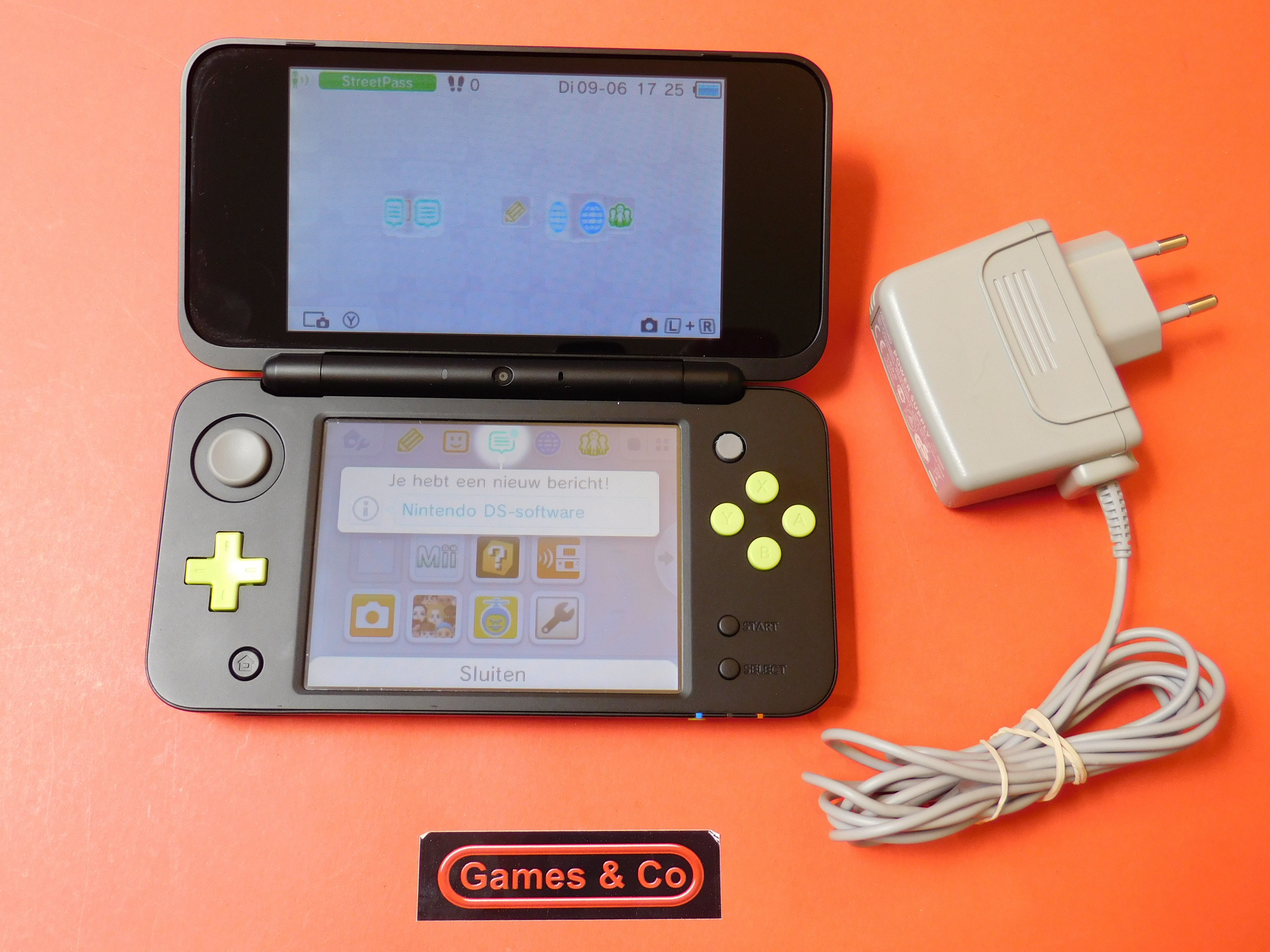 NINTENDO 2DS XL  CONSOLE