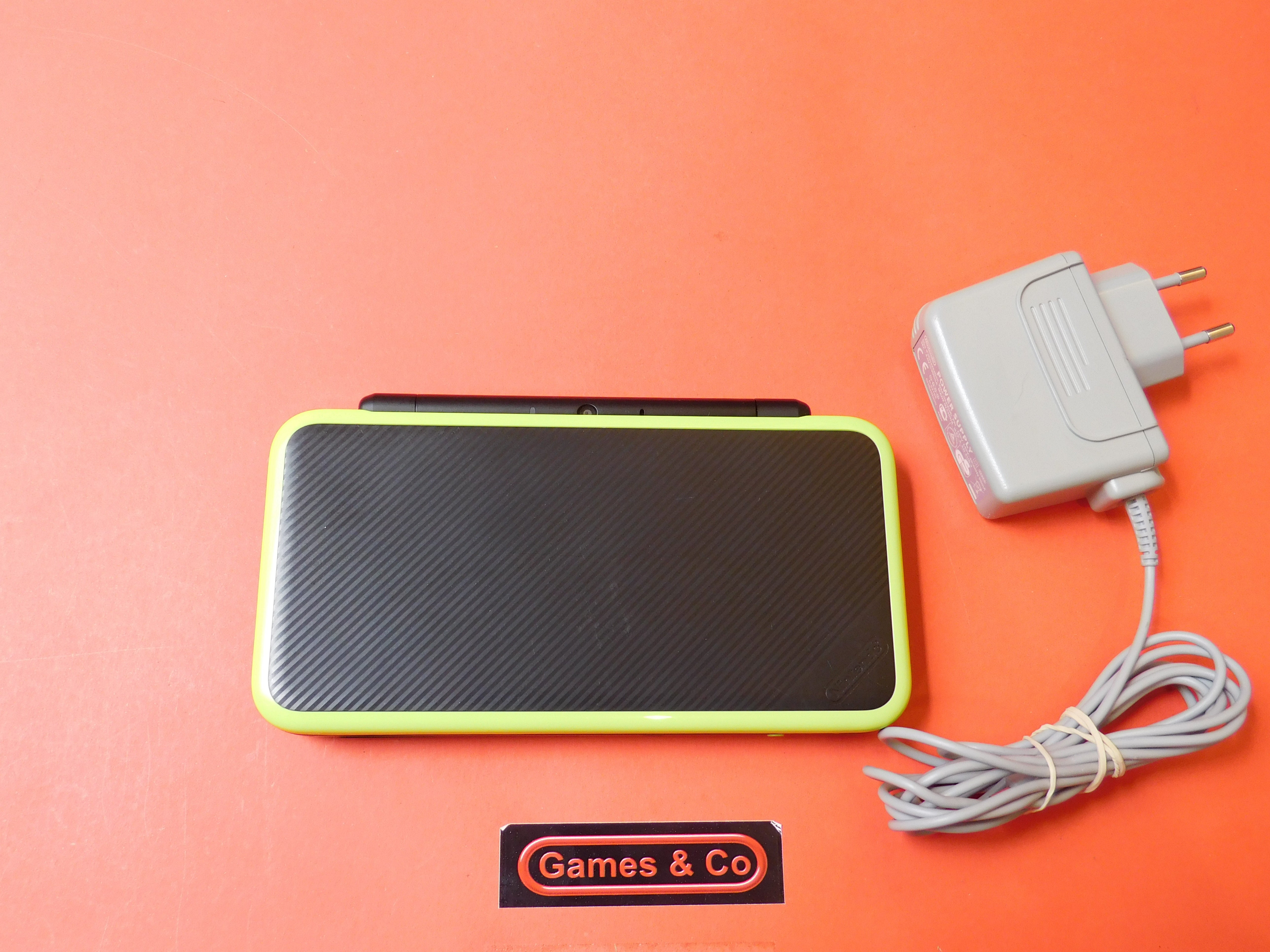 NINTENDO 2DS XL  CONSOLE