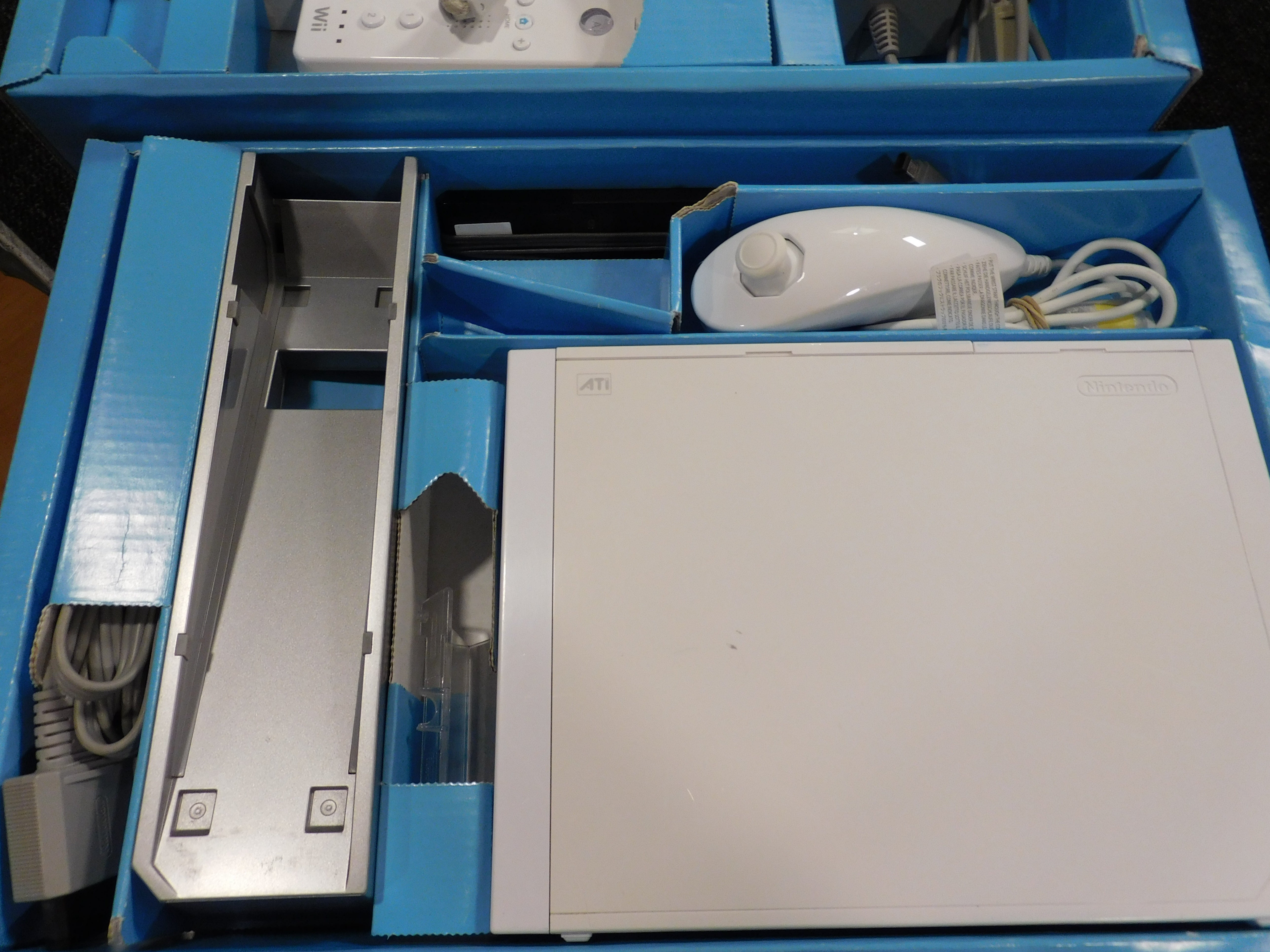 Wii CONSOLE + Wii SPORTS