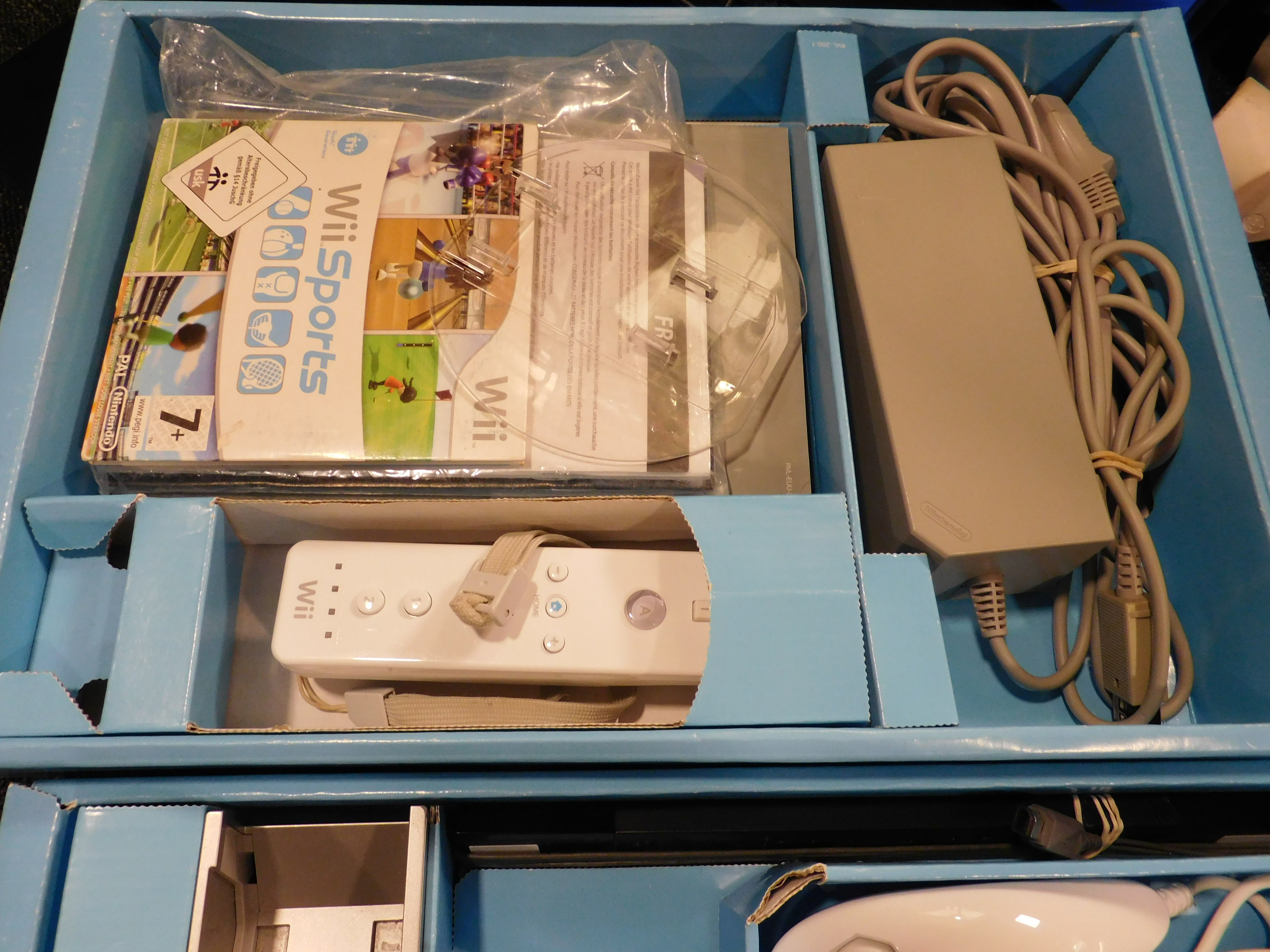 Wii CONSOLE + Wii SPORTS
