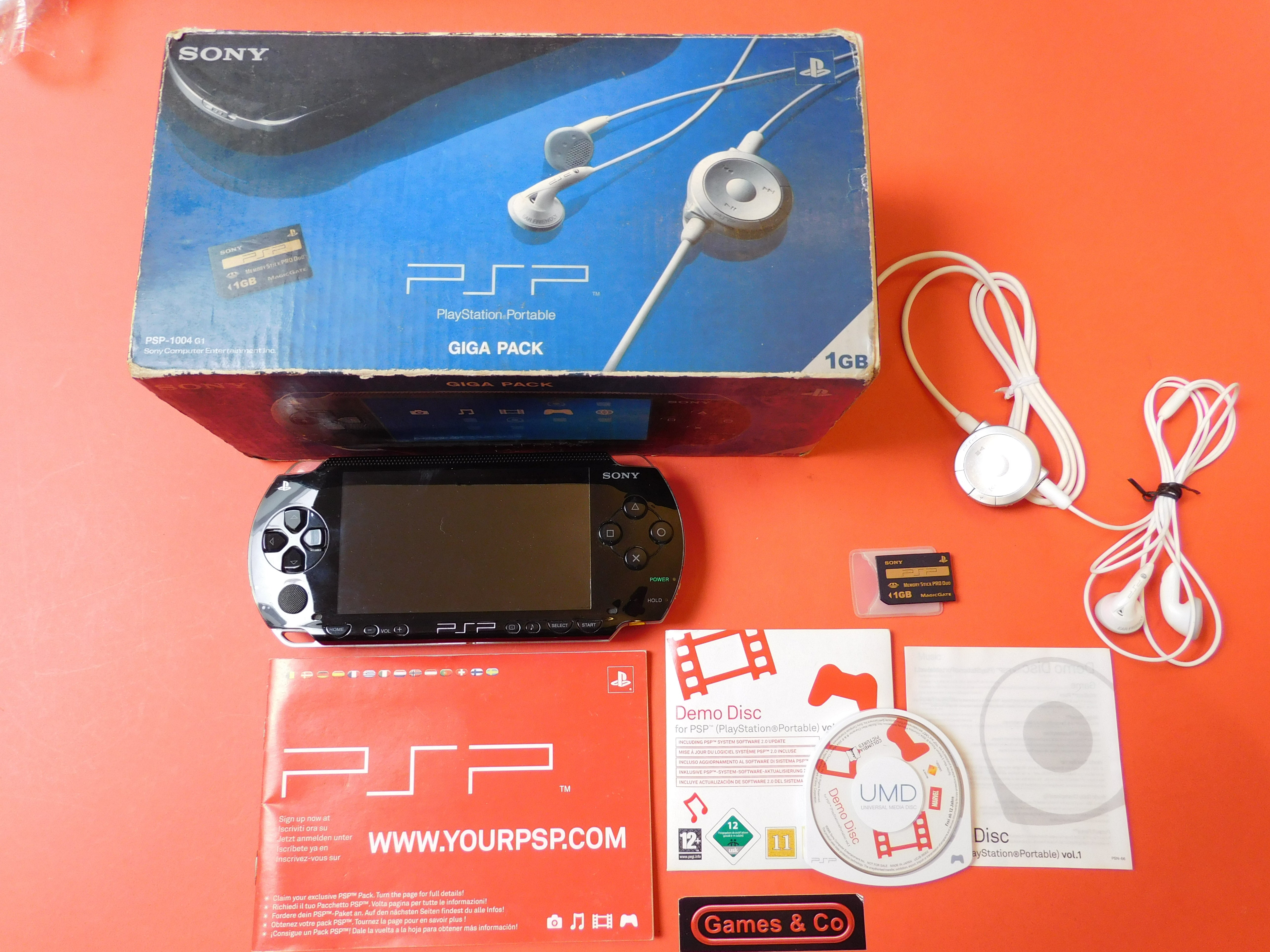 PSP CONSOLE GIGA PACK