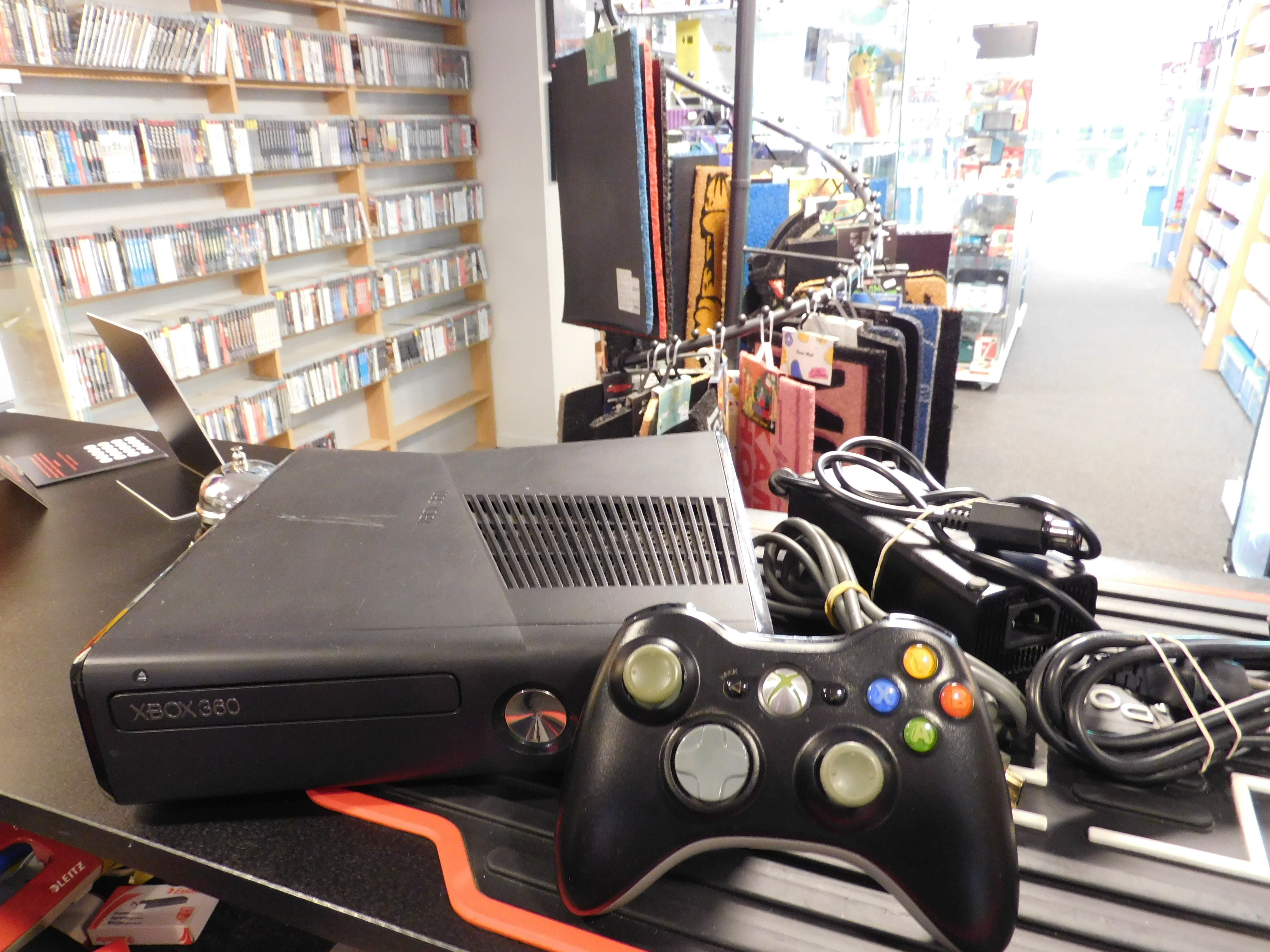 XBOX360 CONSOLE 4GB