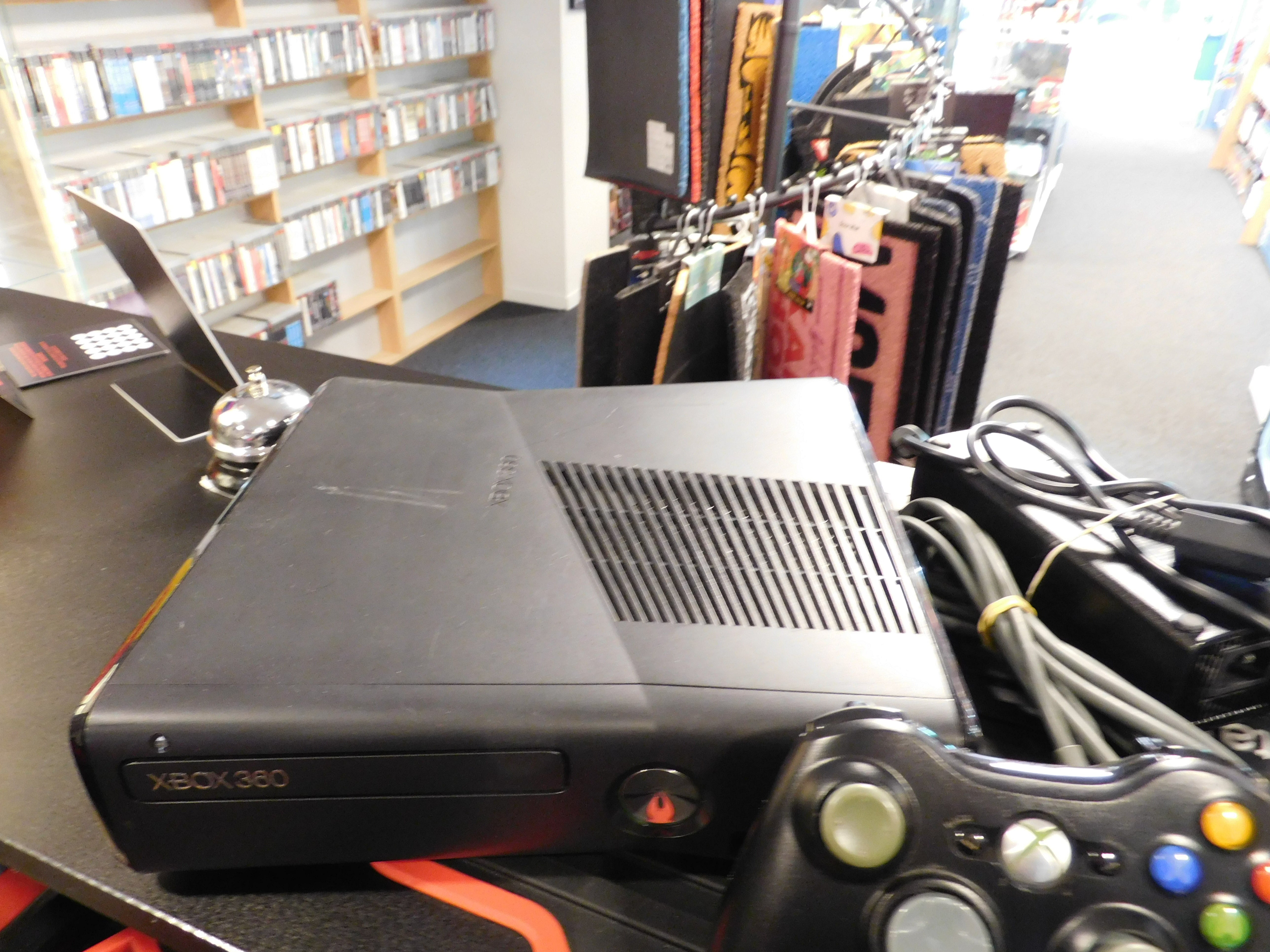 XBOX360 CONSOLE 4GB