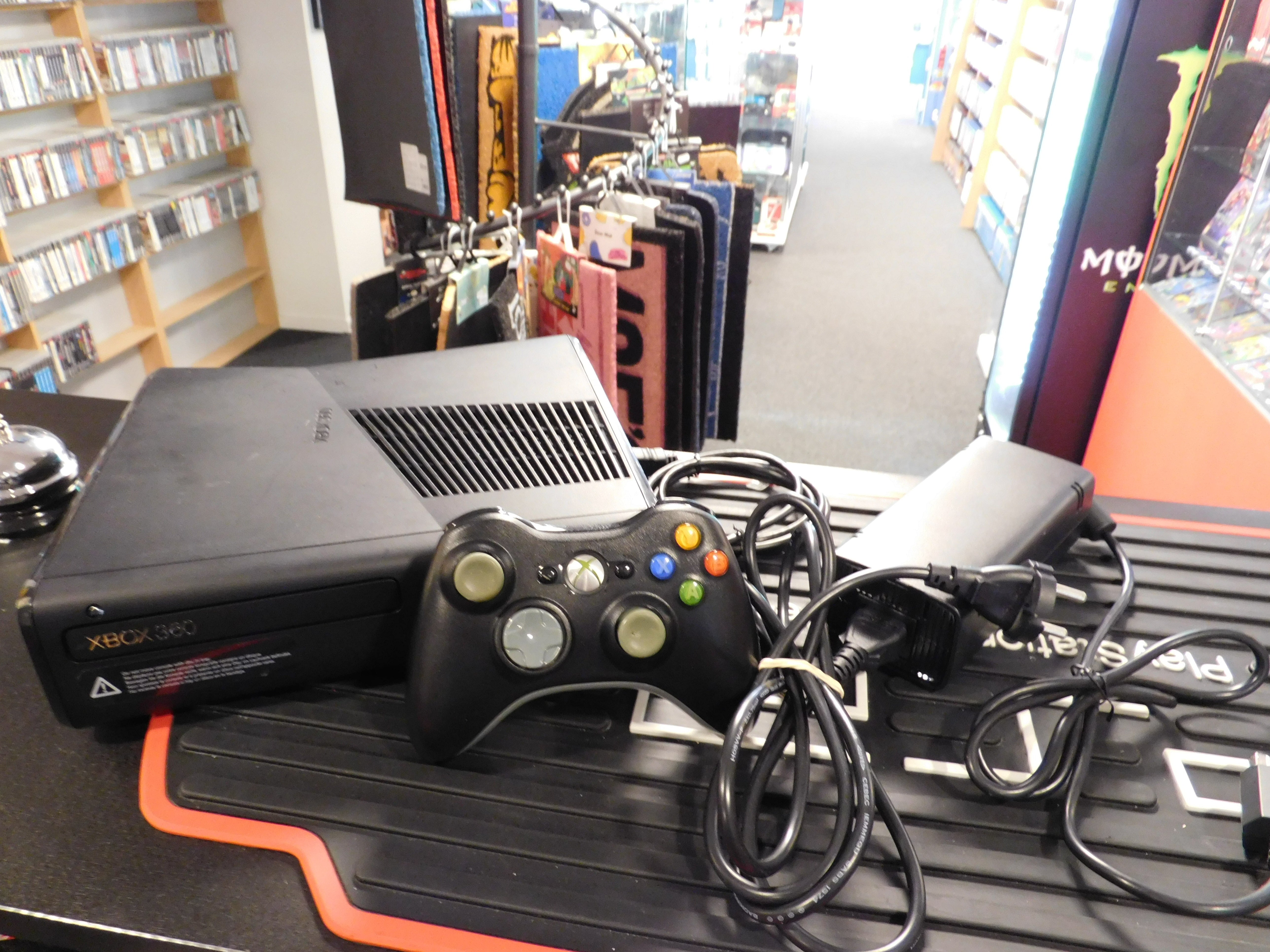 XBOX360 CONSOLE 4GB