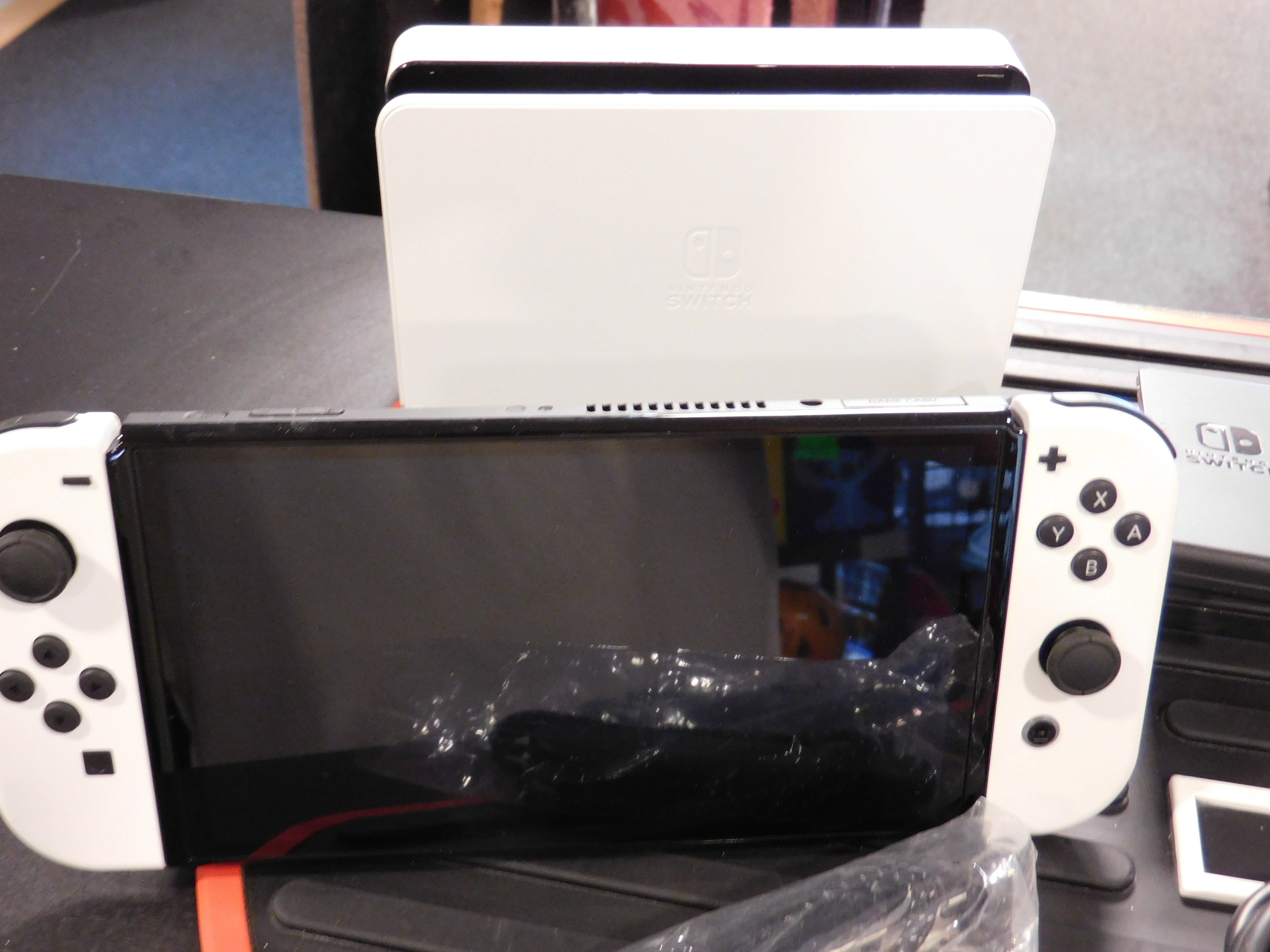 NINTENDO SWITCH  OLED CONSOLE