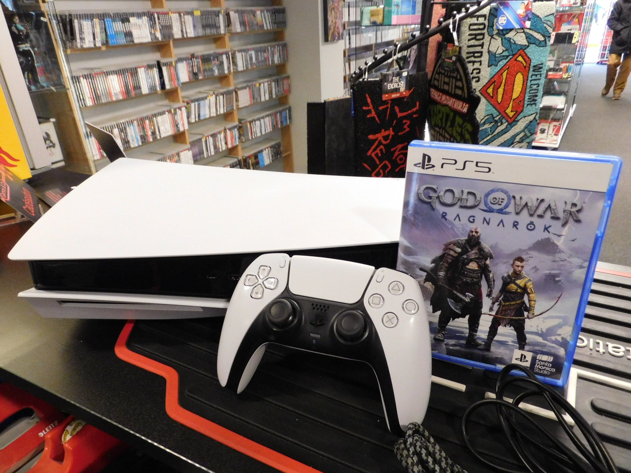 PLAYSTATION 5 CONSOLE DISC VERSION + GOD OF WAR