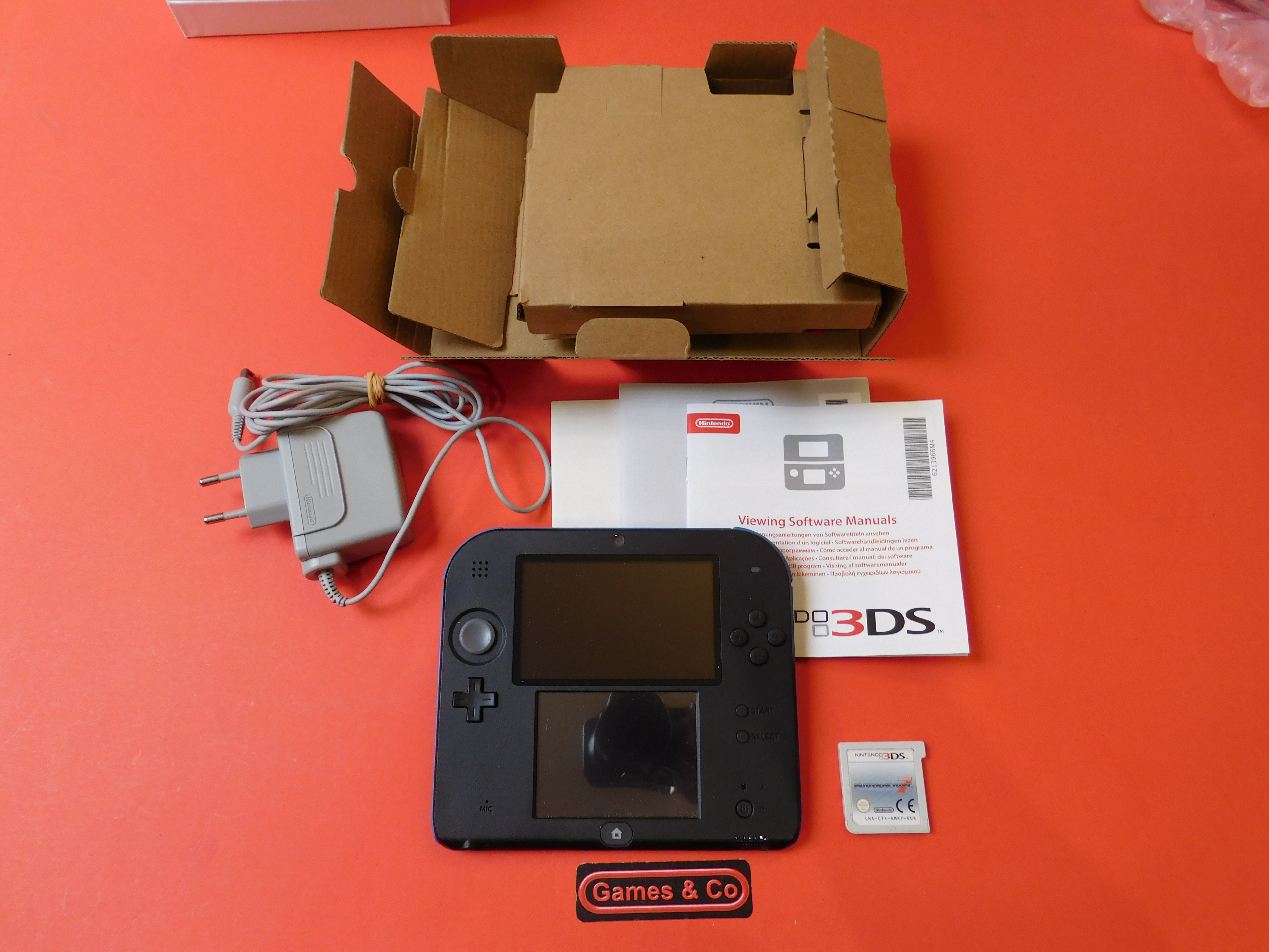 NINTENDO 2DS CONSOLE + MARIO KART 7