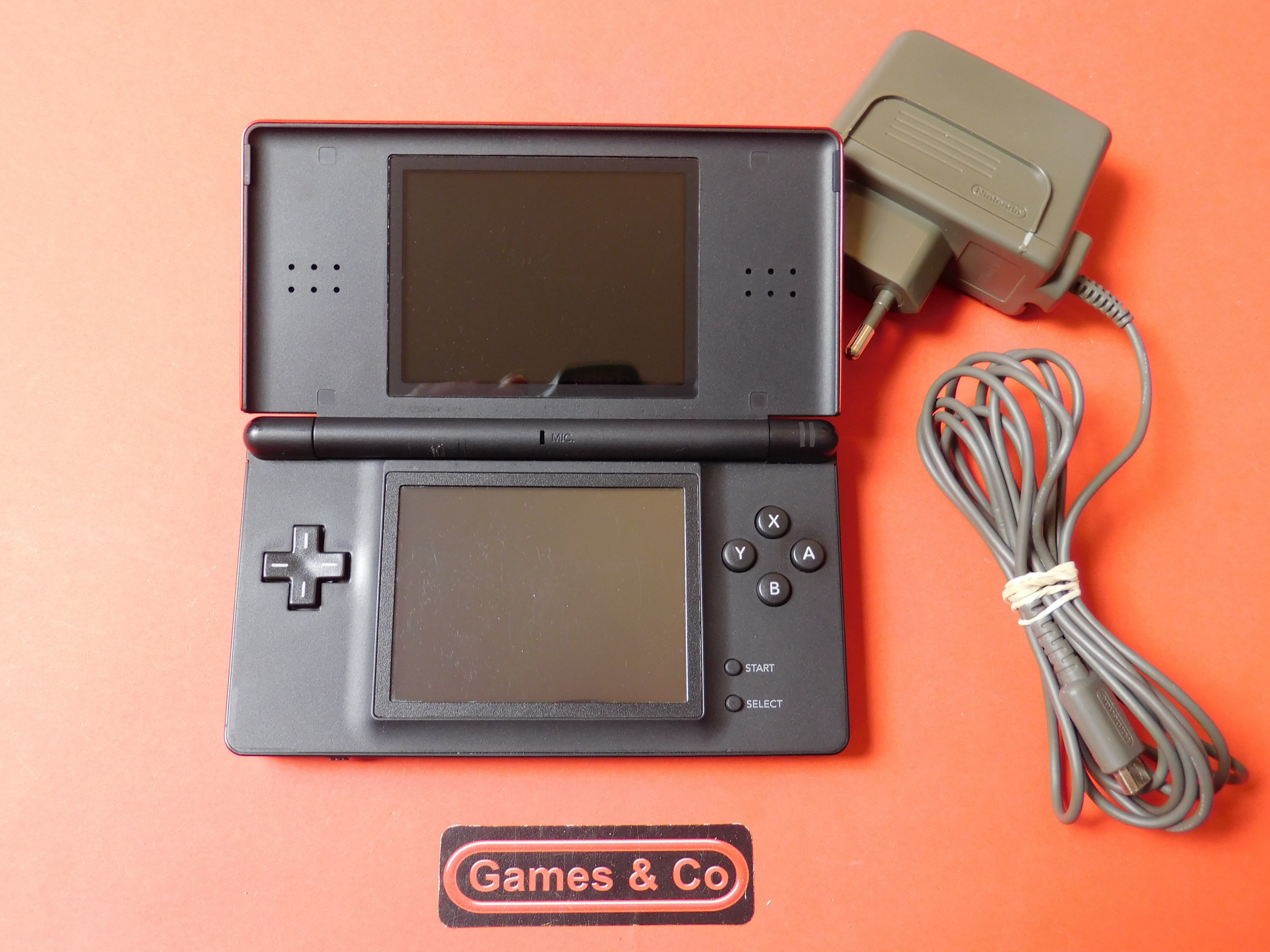 NINTENDO DS LITE CONSOLE