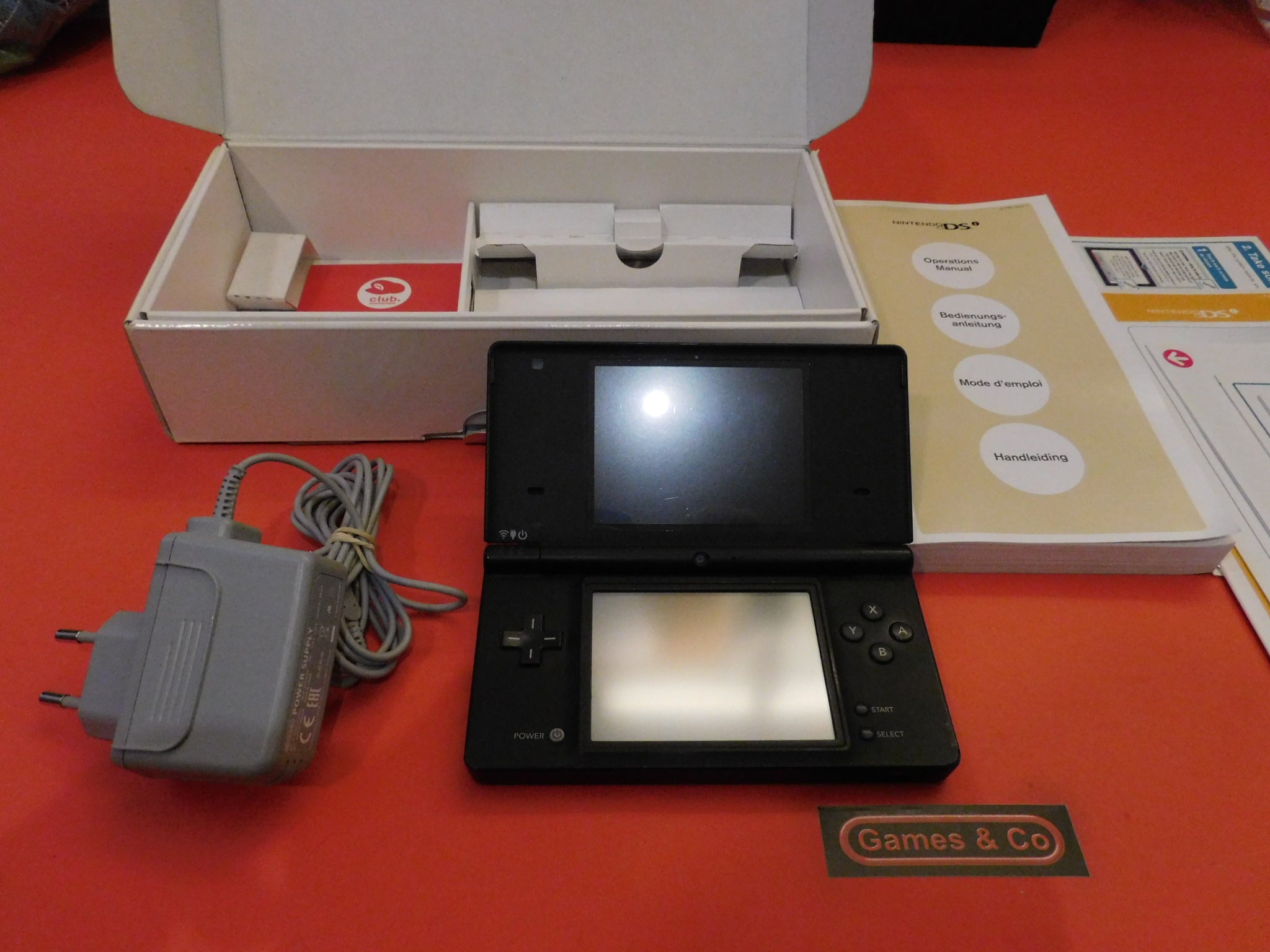 NINTENDO DSi   CONSOLE