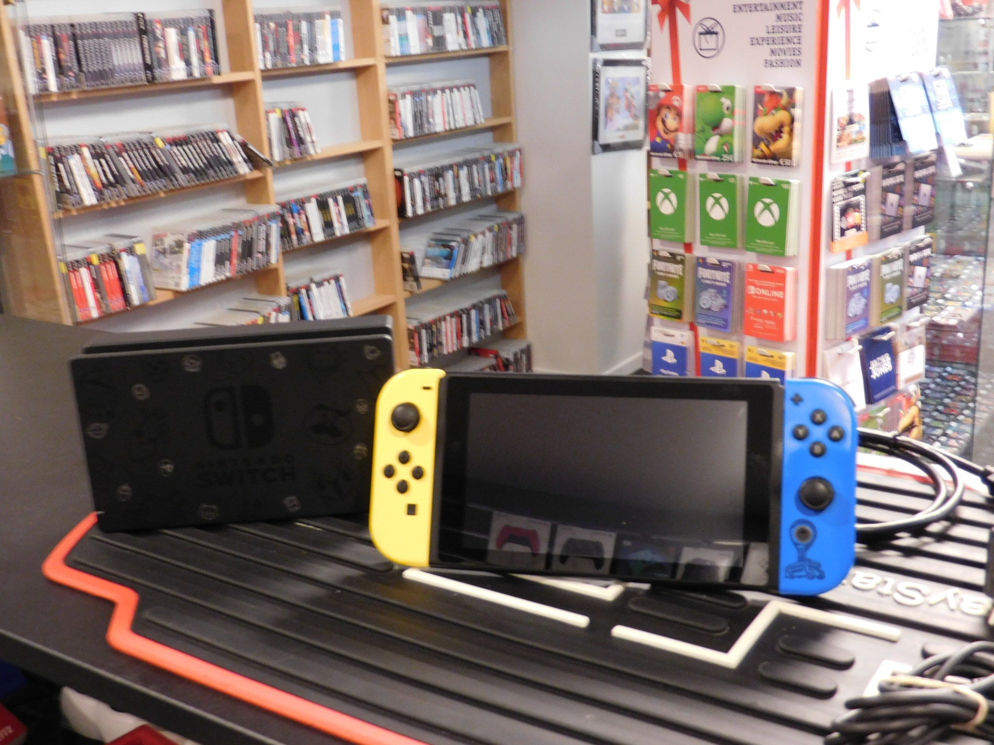 NINTENDO SWITCH CONSOLE FORTNITE EDITION