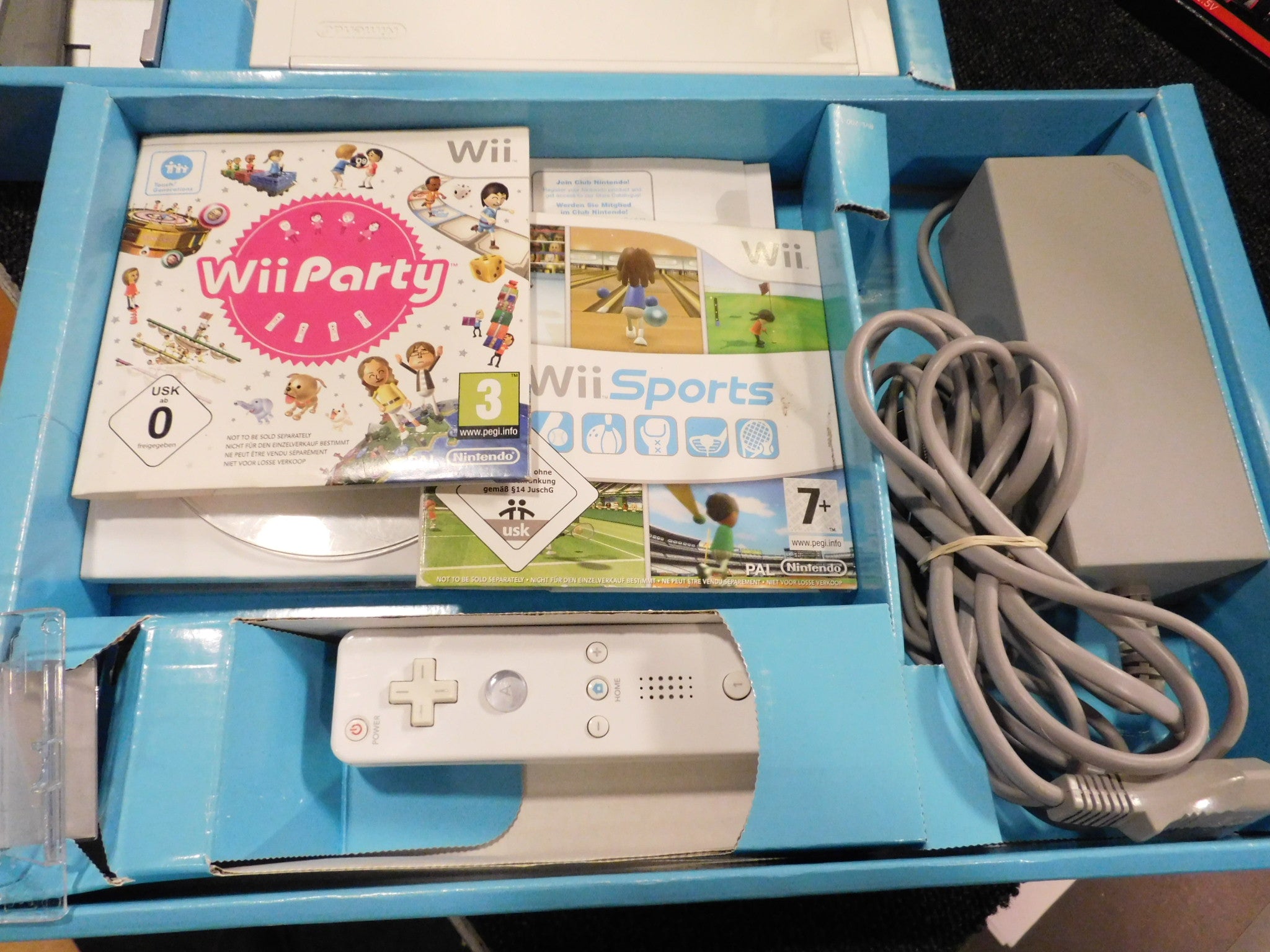 Wii CONSOLE  Wii SPORTS + Wii PARTY