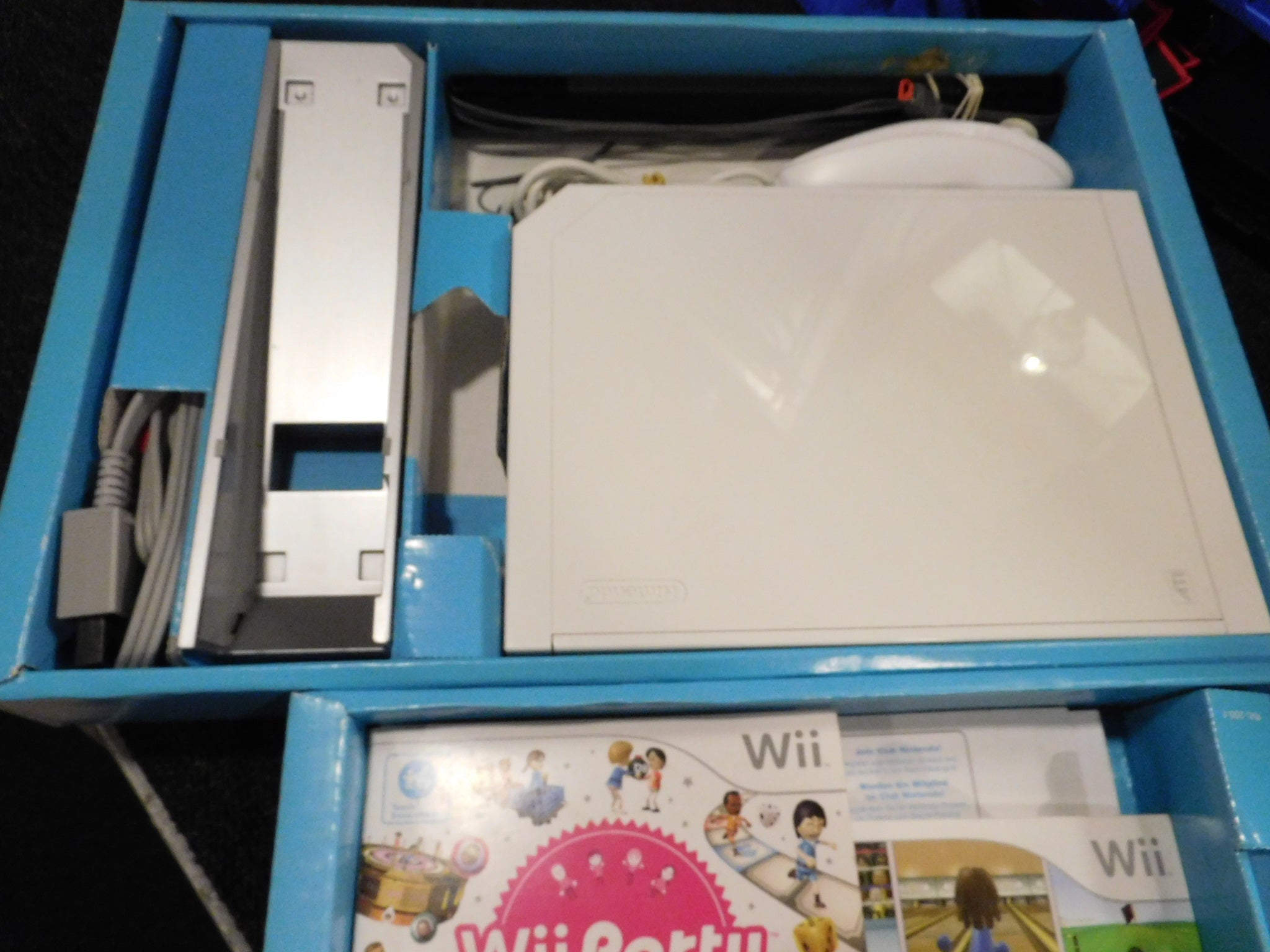 Wii CONSOLE  Wii SPORTS + Wii PARTY