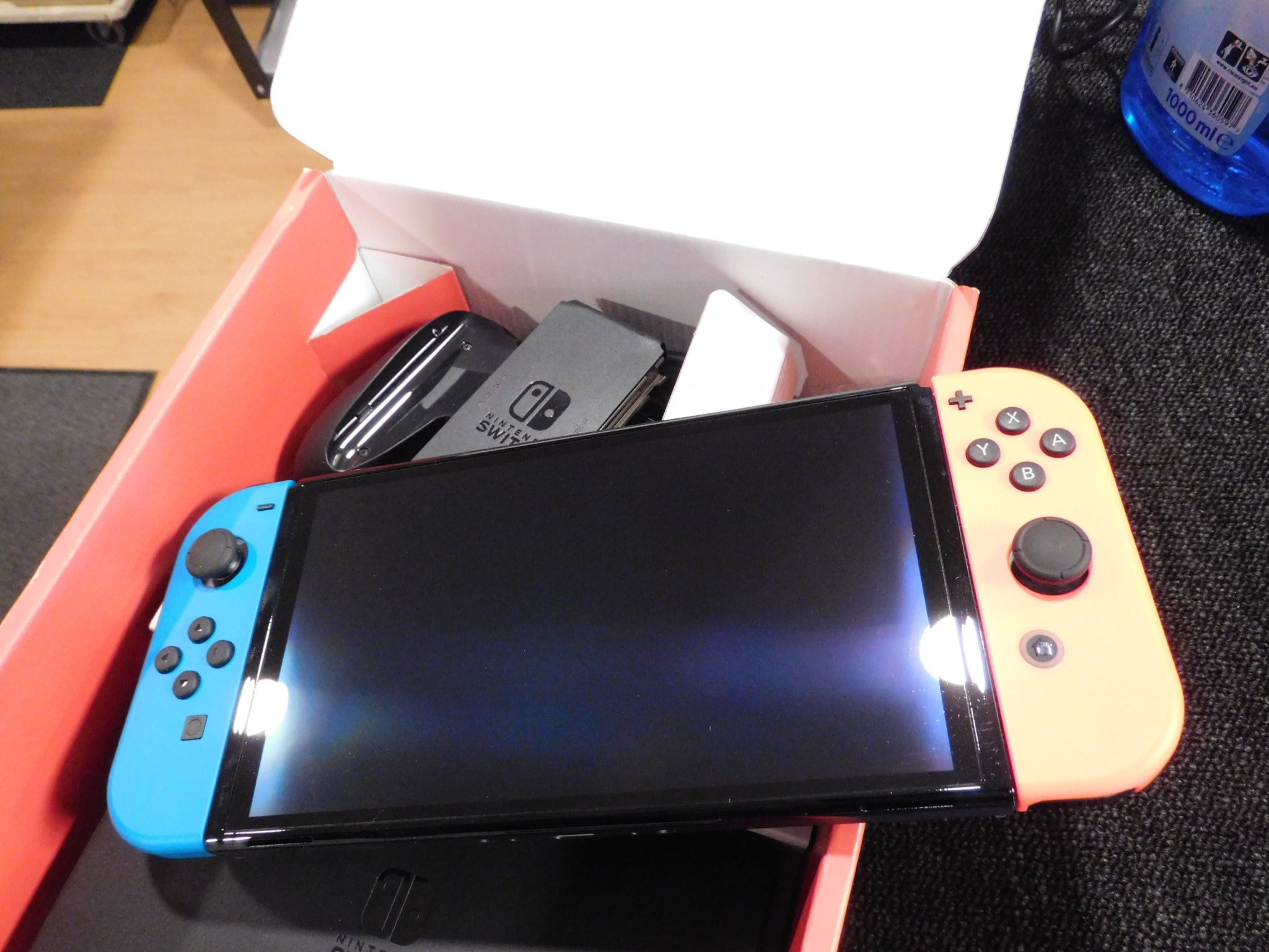 NINTENDO SWITCH  OLED CONSOLE RED/BLUE