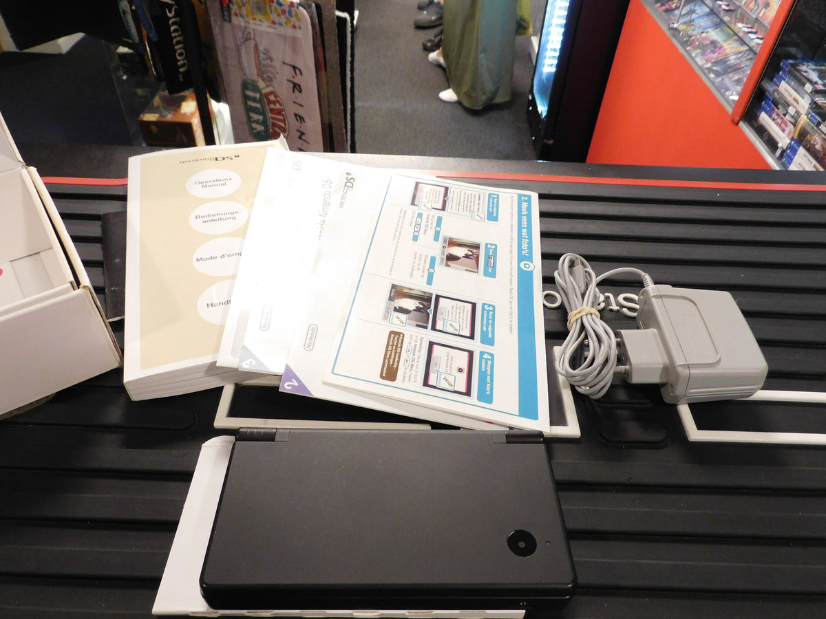 NINTENDO DSi   CONSOLE