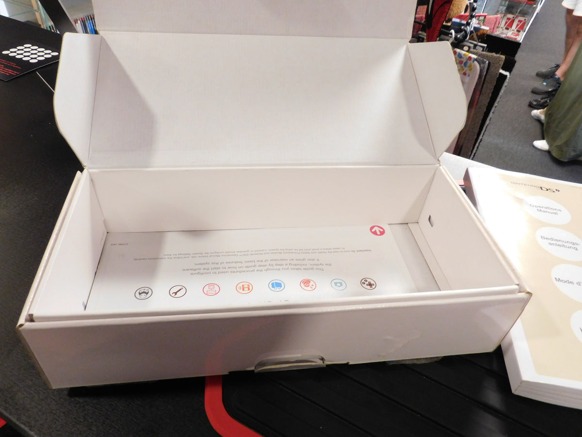 NINTENDO DSi   CONSOLE