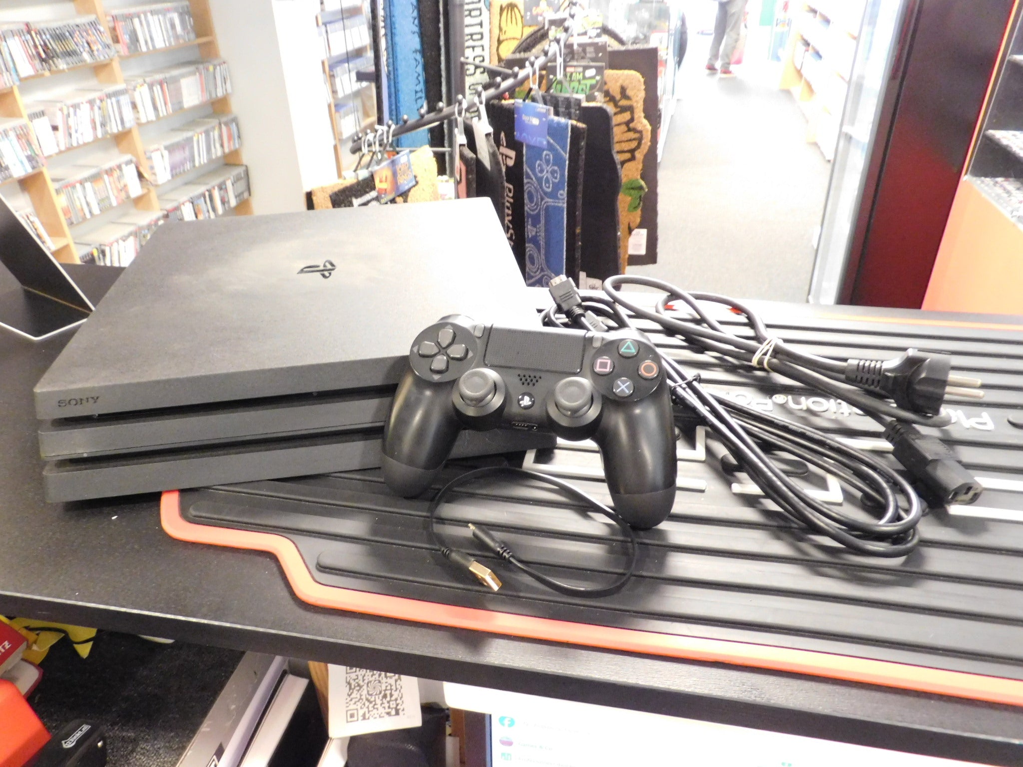 PLAYSTATION 4 PRO CONSOLE