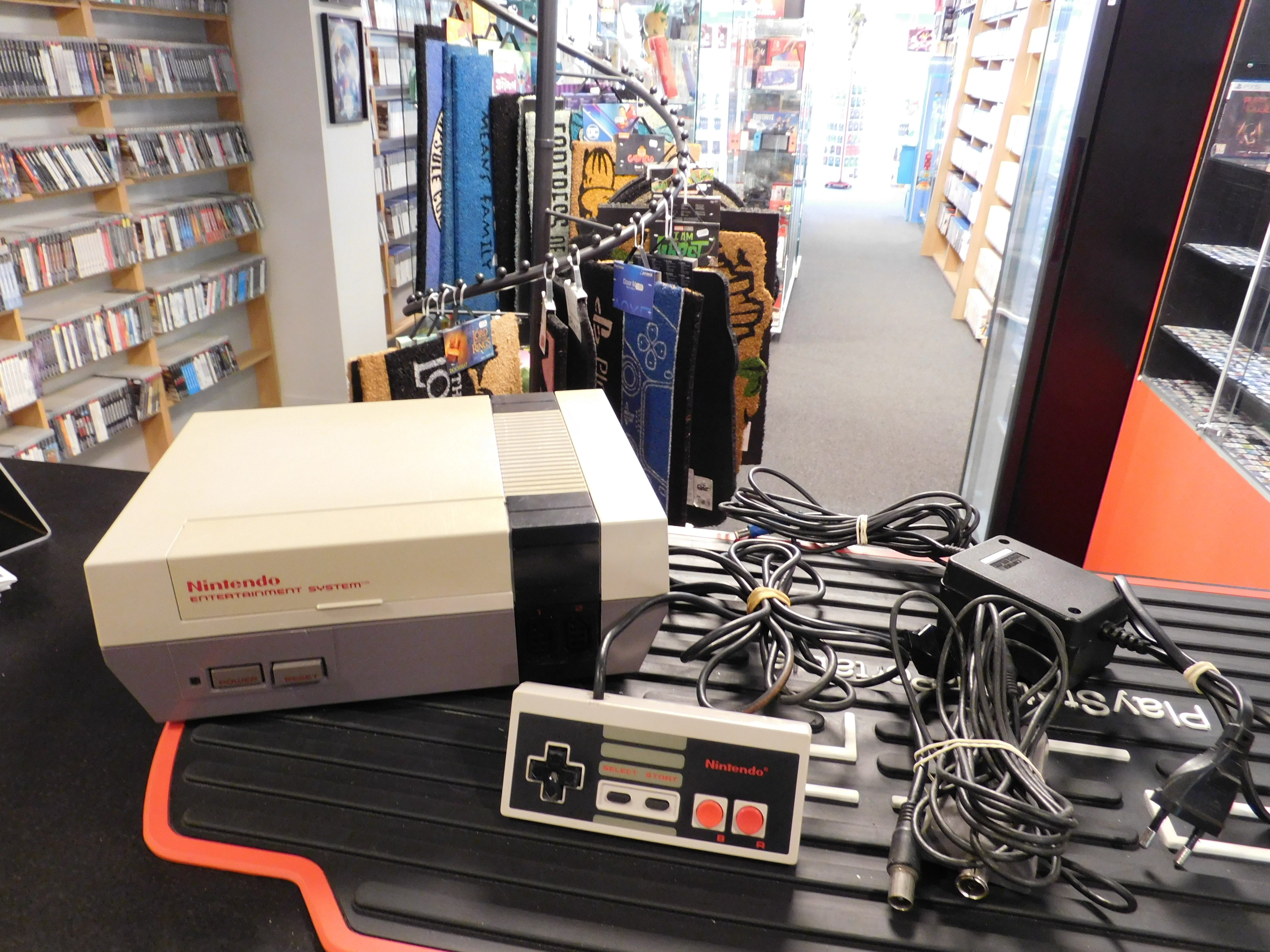 NINTENDO NES CONSOLE
