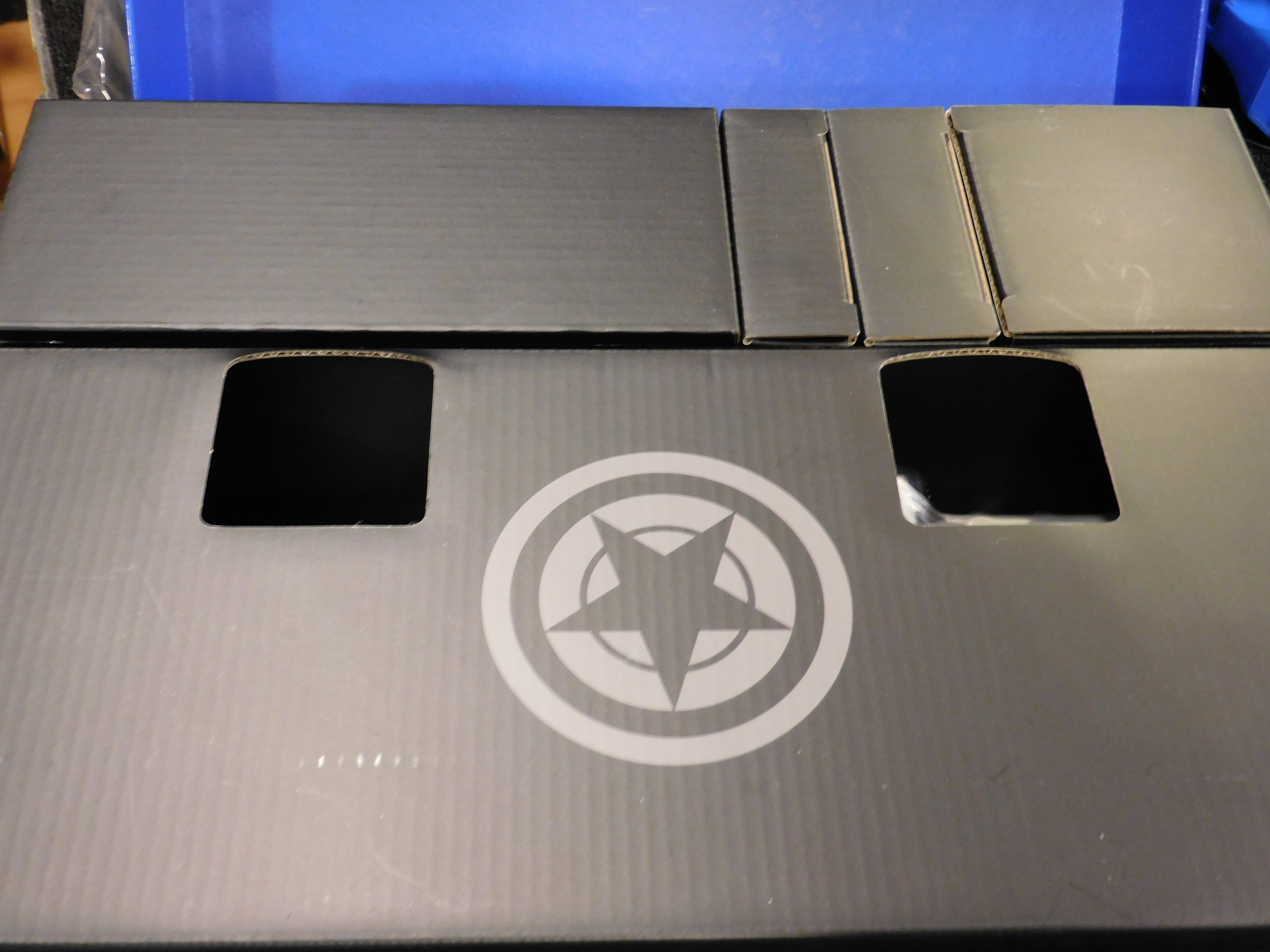 MARVEL AVENGERS EARTH'S MIGHTIEST EDITION