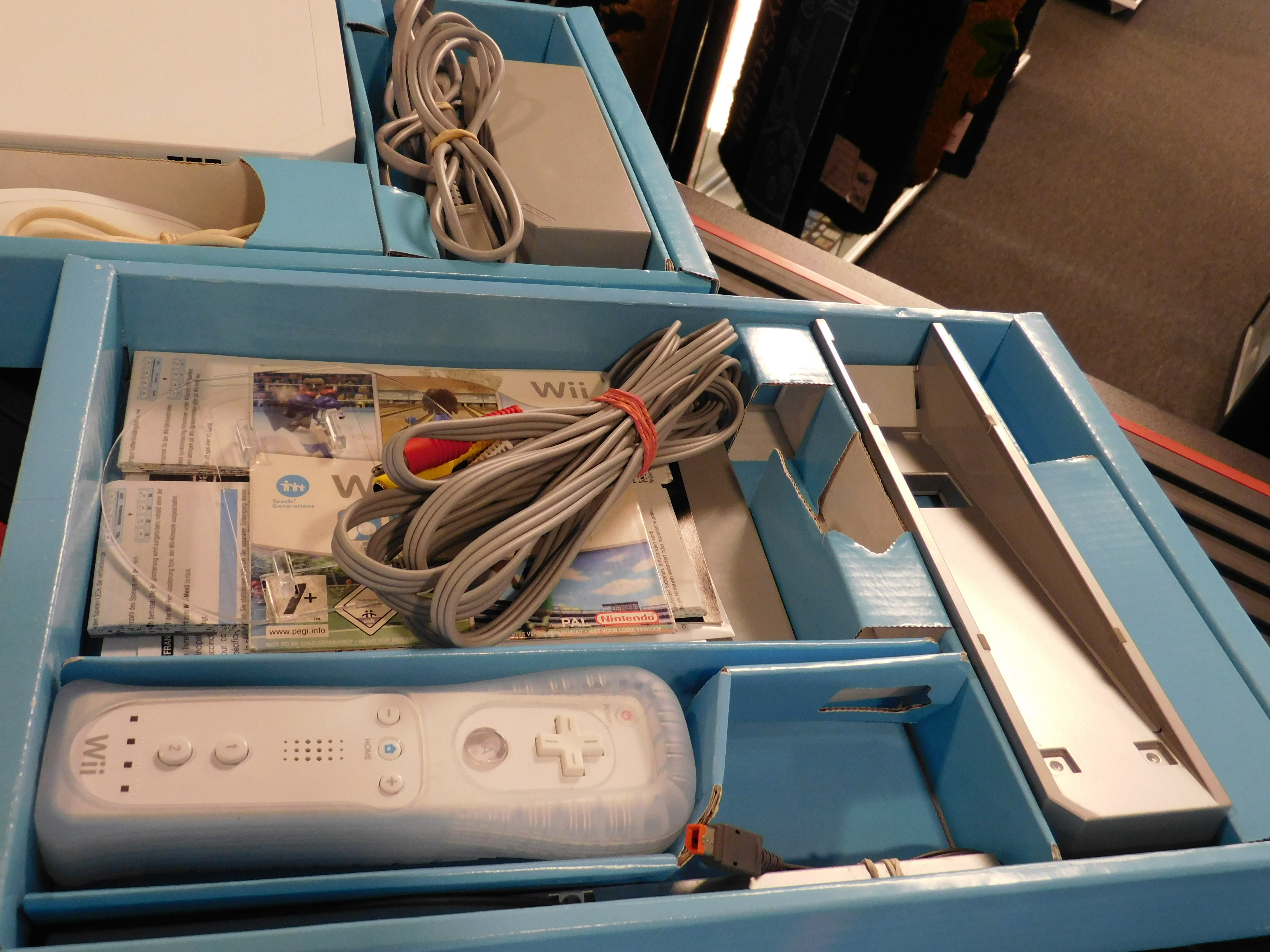 Wii CONSOLE + Wii SPORTS