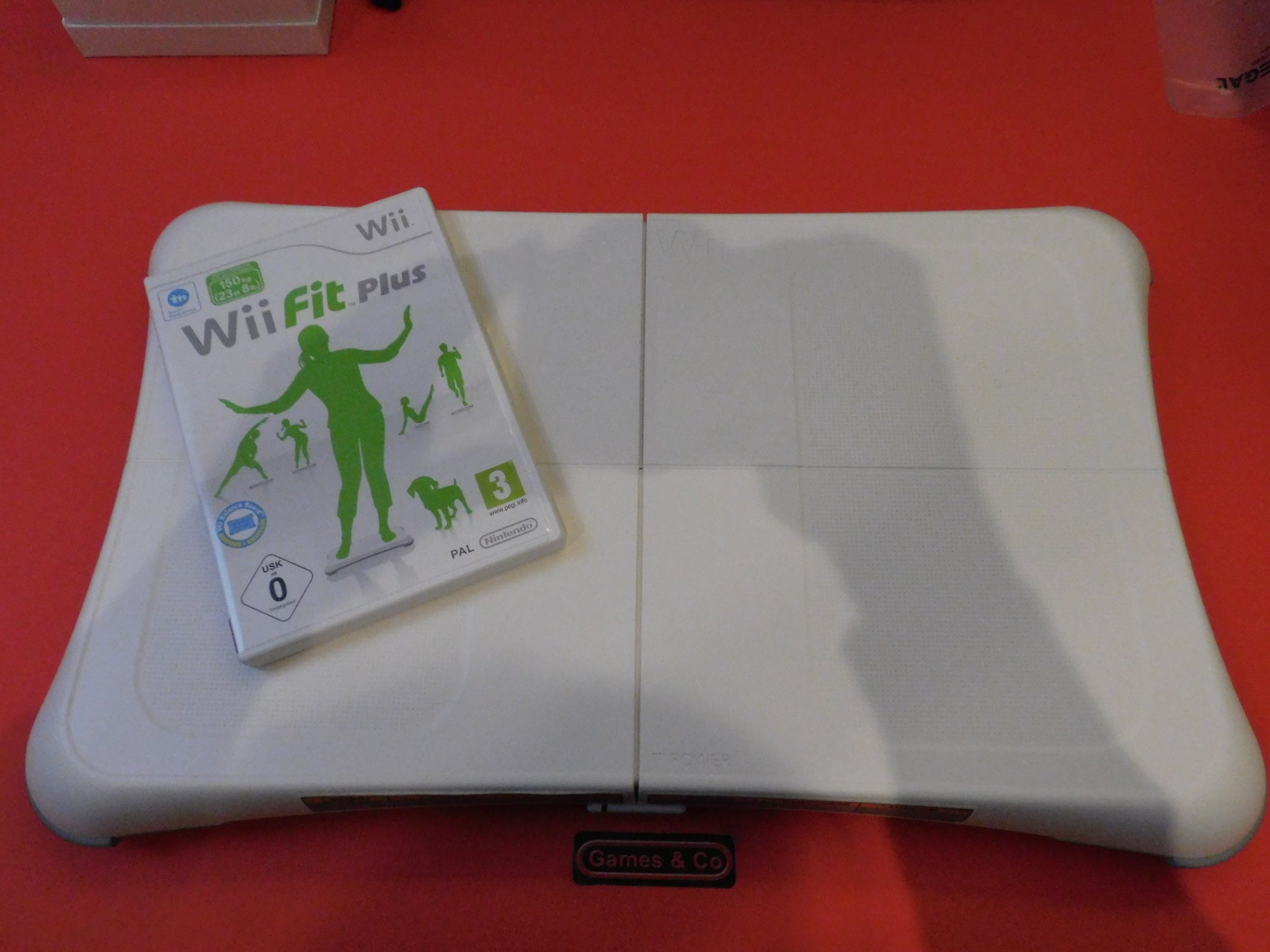 Wii BALANCE BOARD + Wii FIT PLUS