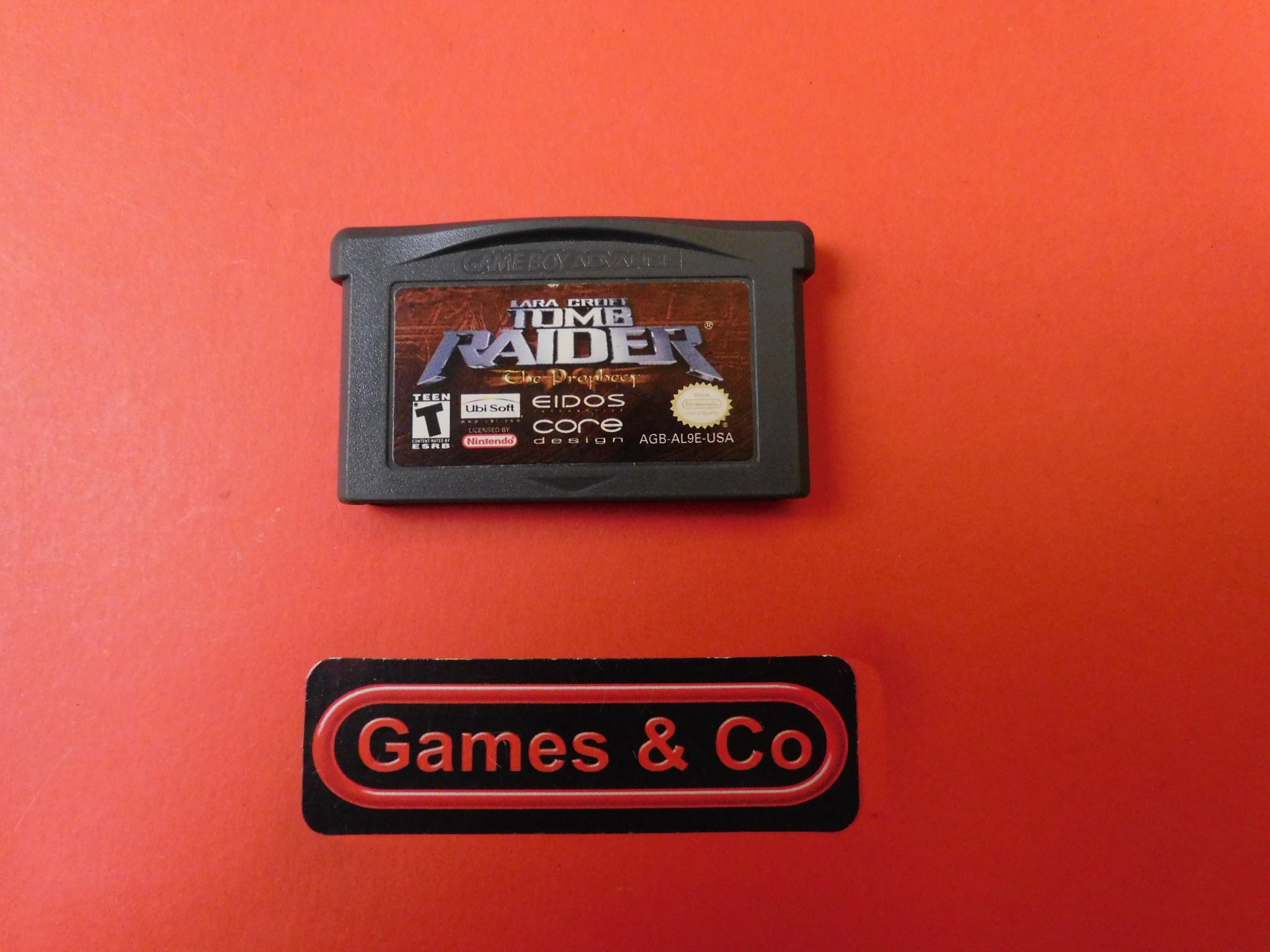 LARA CROFT TOMB RAIDER