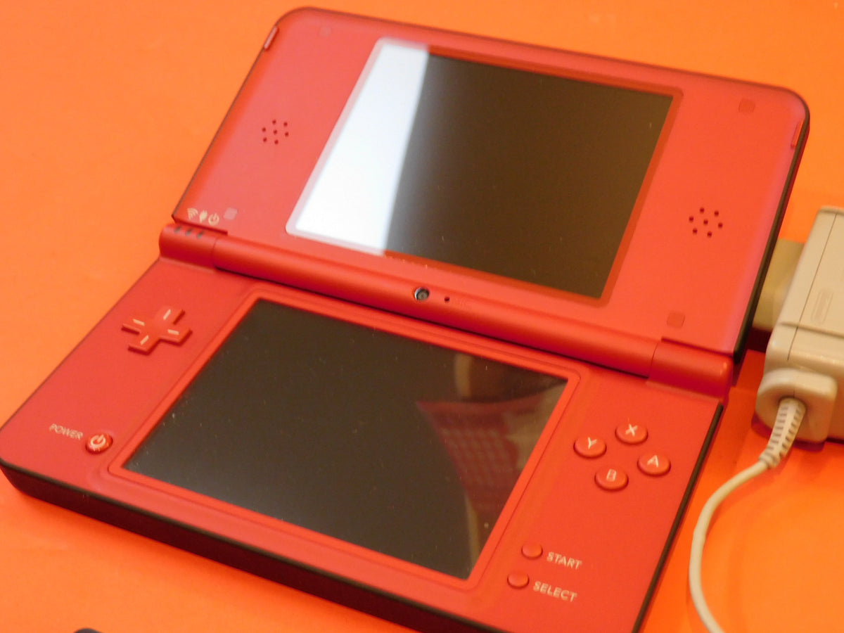 NINTENDO DSi XL CONSOLE SUPER MARIO BROS 25TH ANNIVERSARY