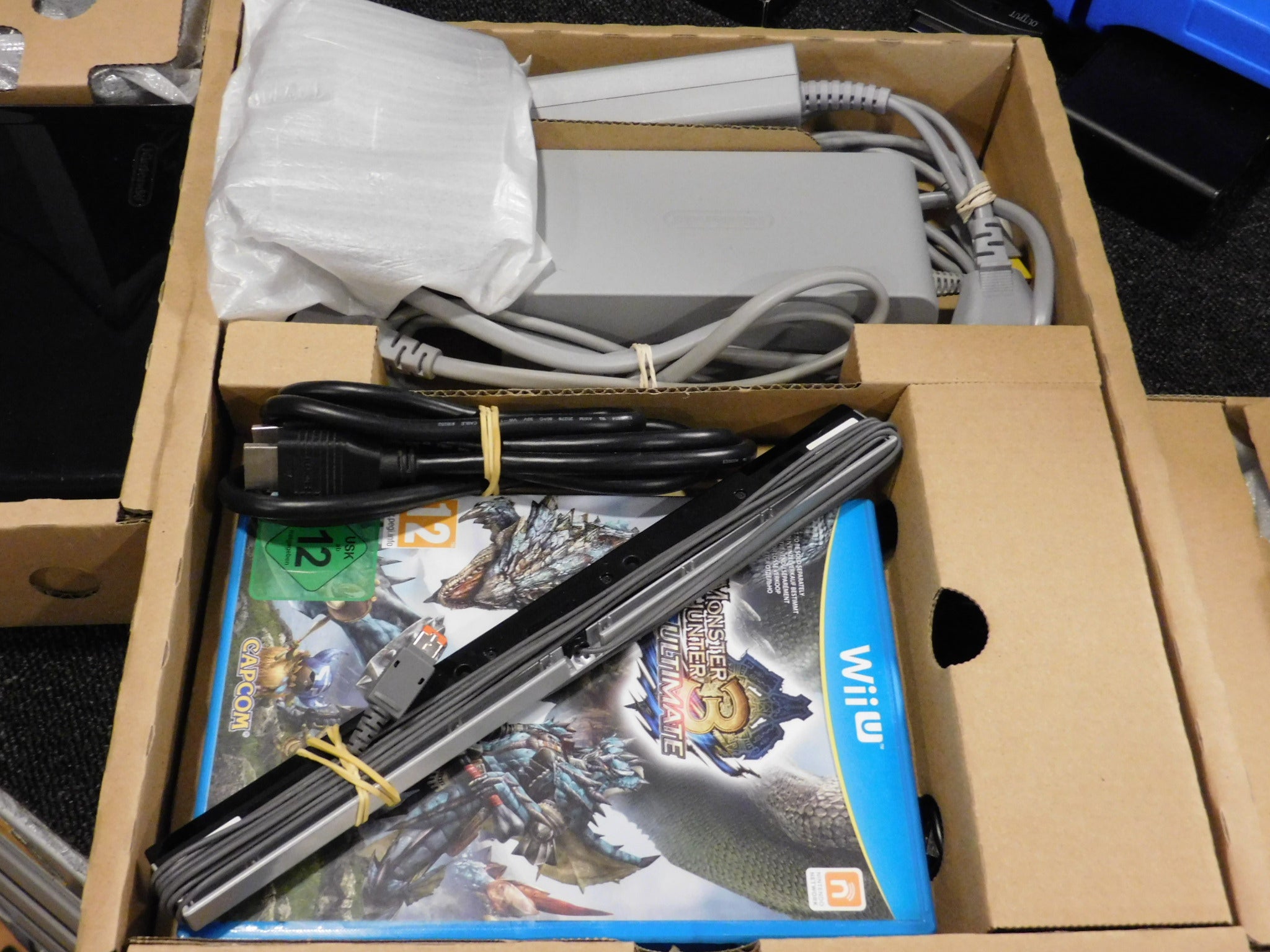 WiiU MONSTER HUNTER 3 ULTIMATE PREMIUM PACK LIMITED EDITION