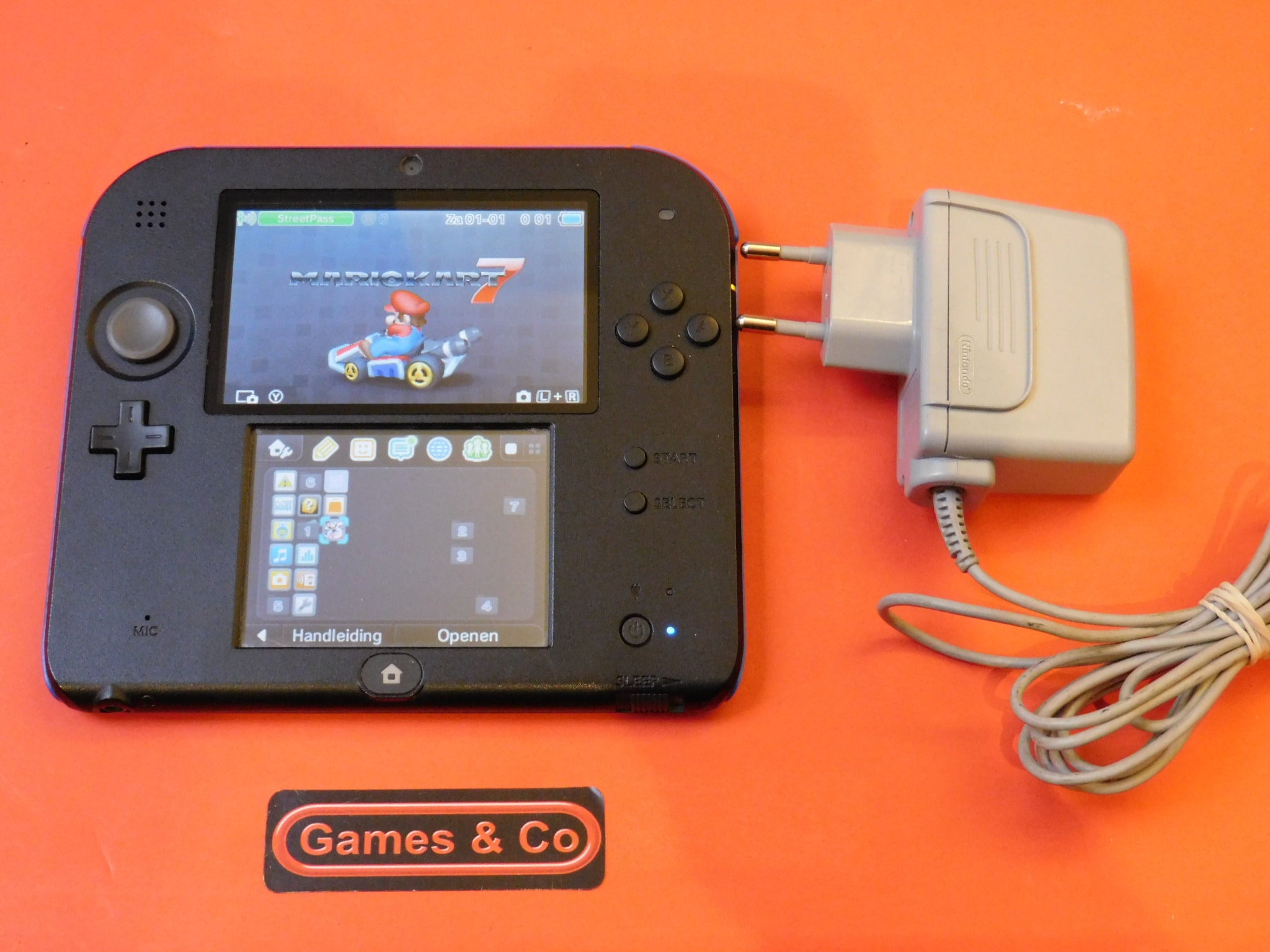NINTENDO 2DS CONSOLE + MARIO KART 7