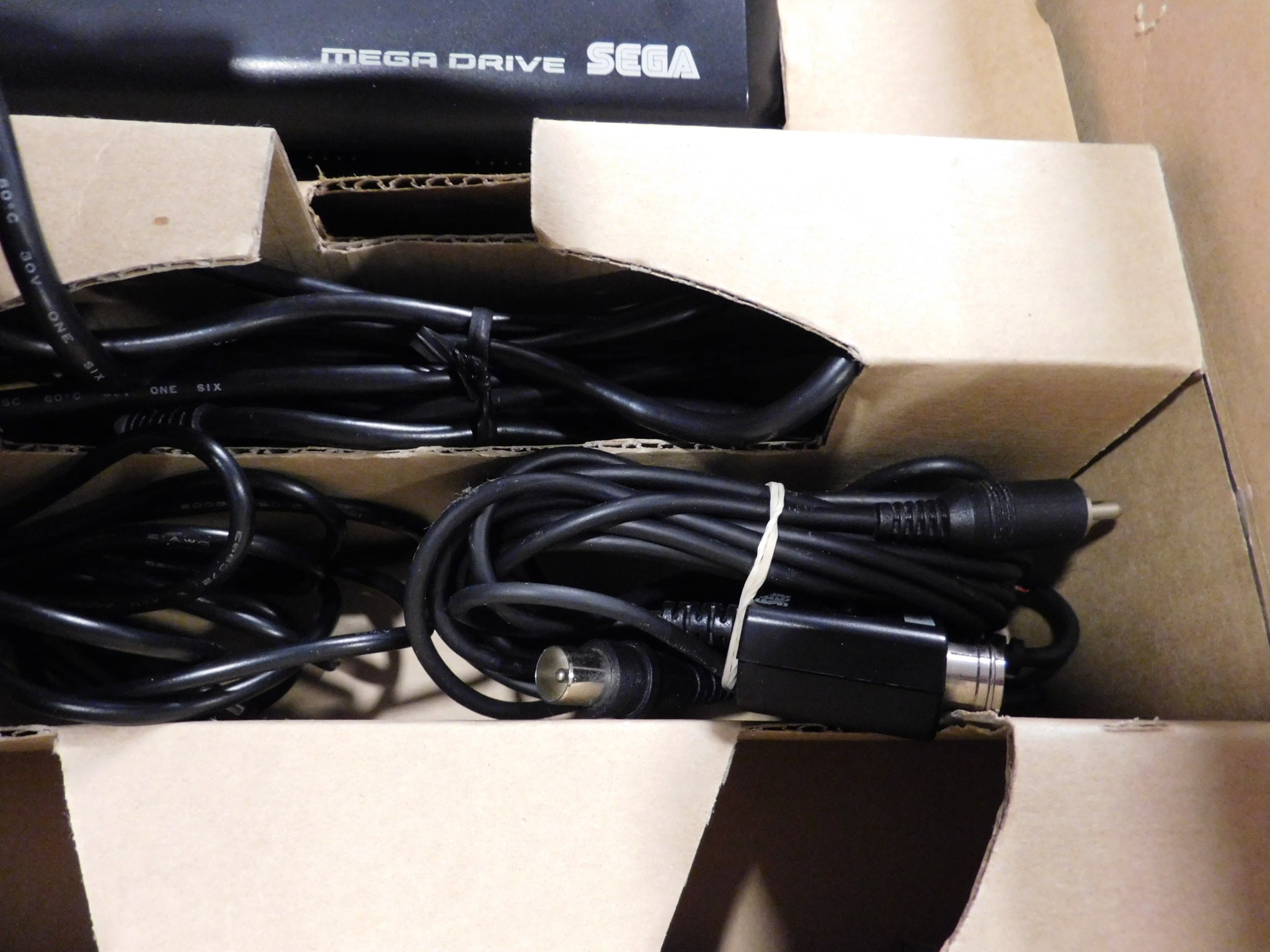 Sega Mega Drive I console SONIC BUNDLE