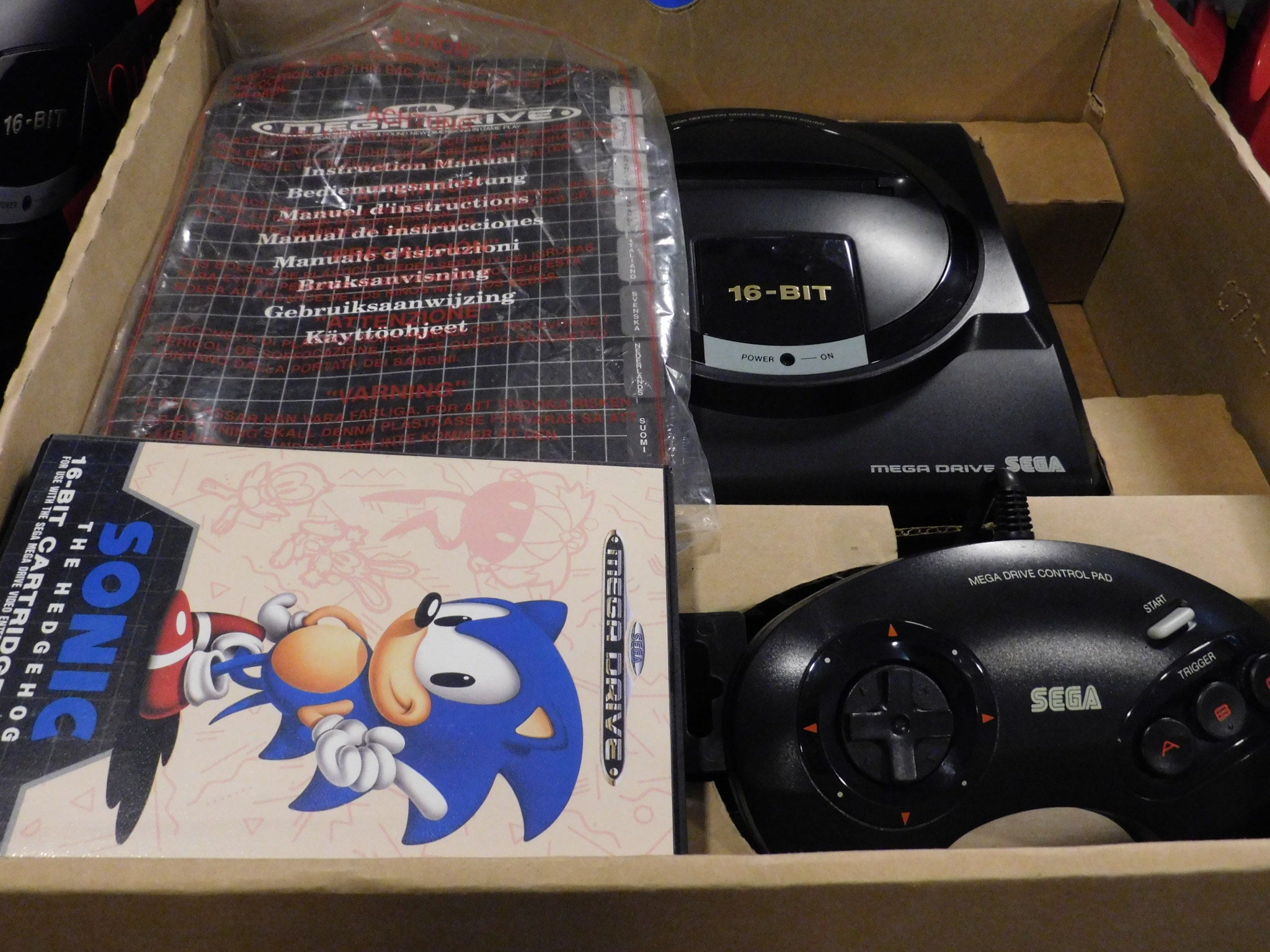 Sega Mega Drive I console SONIC BUNDLE