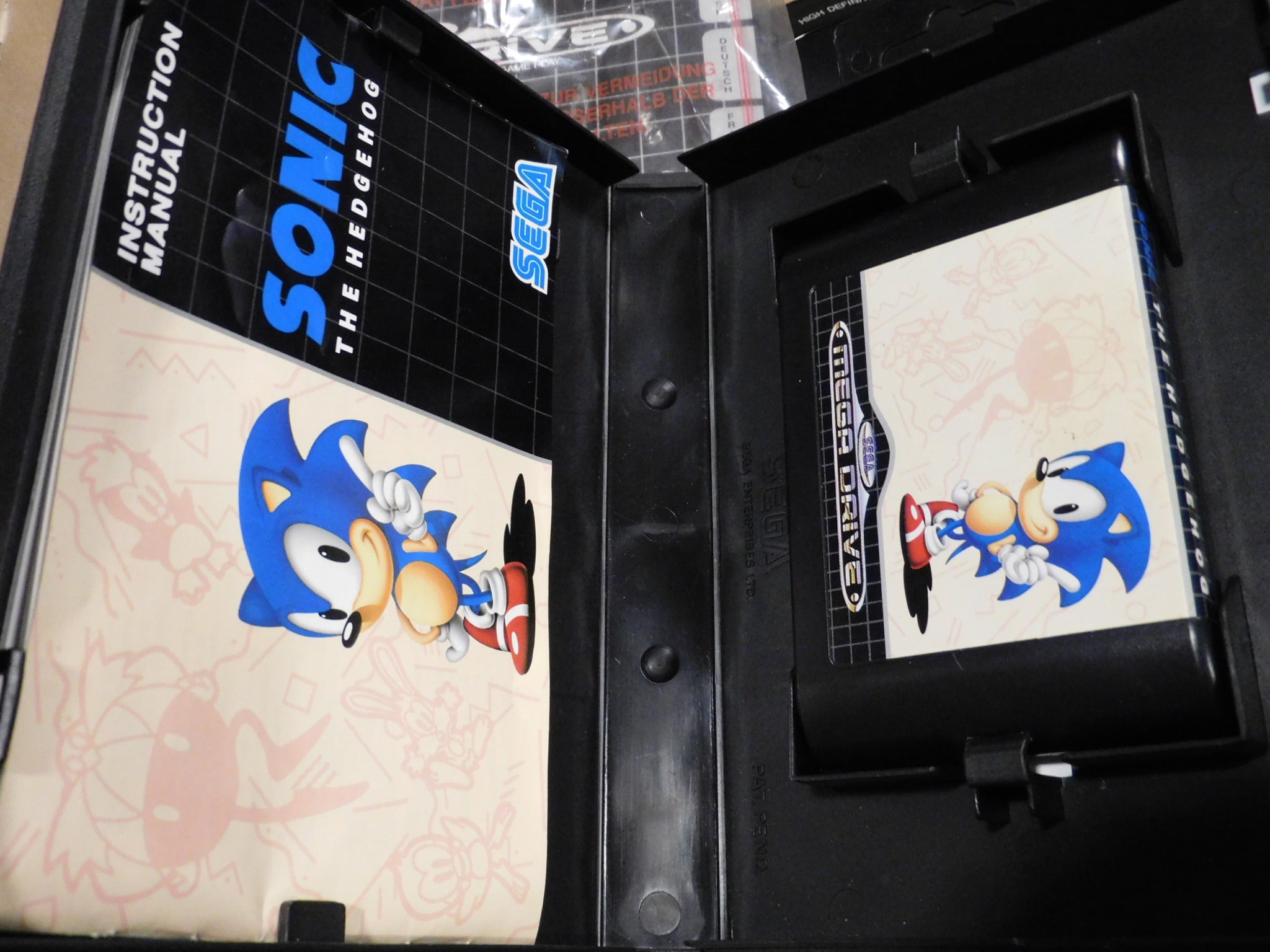 Sega Mega Drive I console SONIC BUNDLE