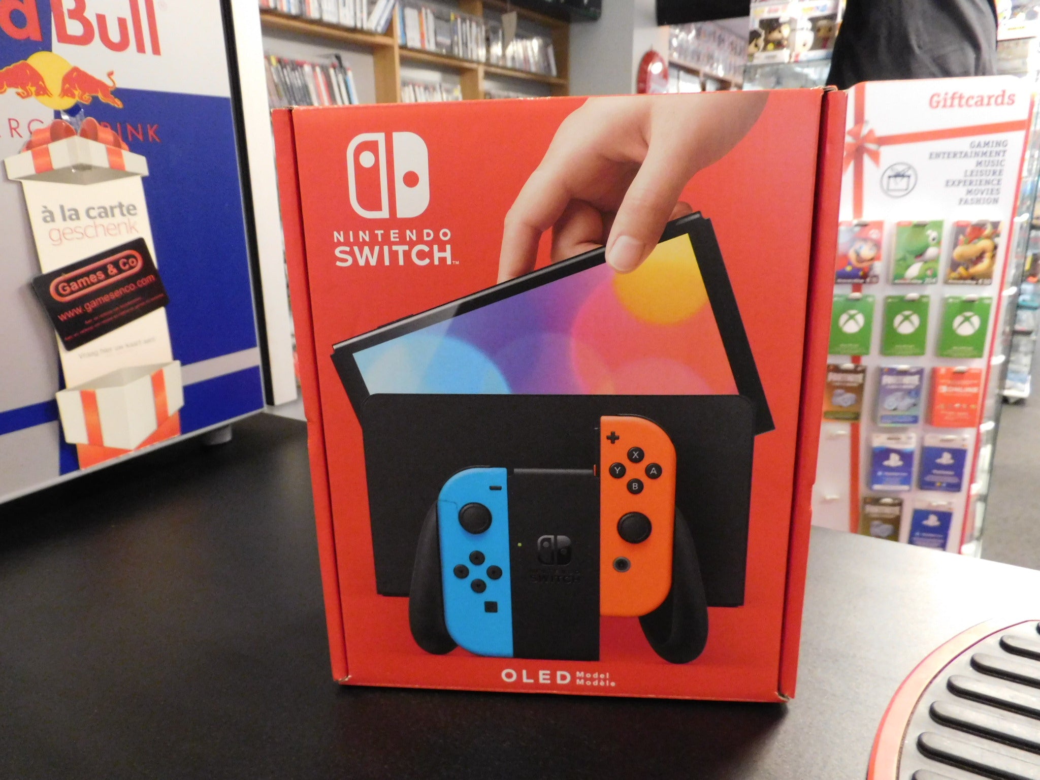NINTENDO SWITCH  OLED CONSOLE RED/BLUE