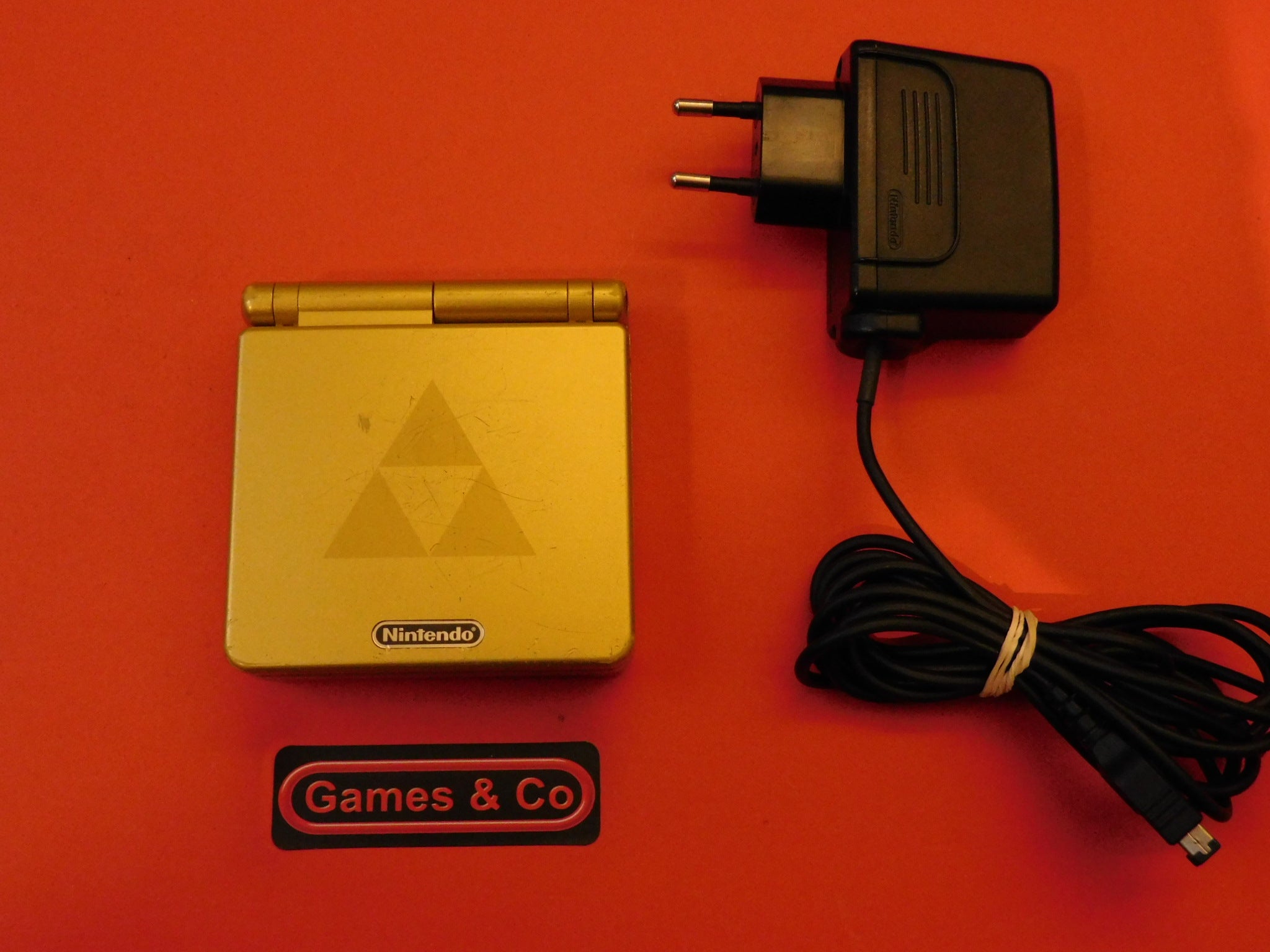 GAMEBOY ADVANCE SP CONSOLE LIMITED EDITION ZELDA