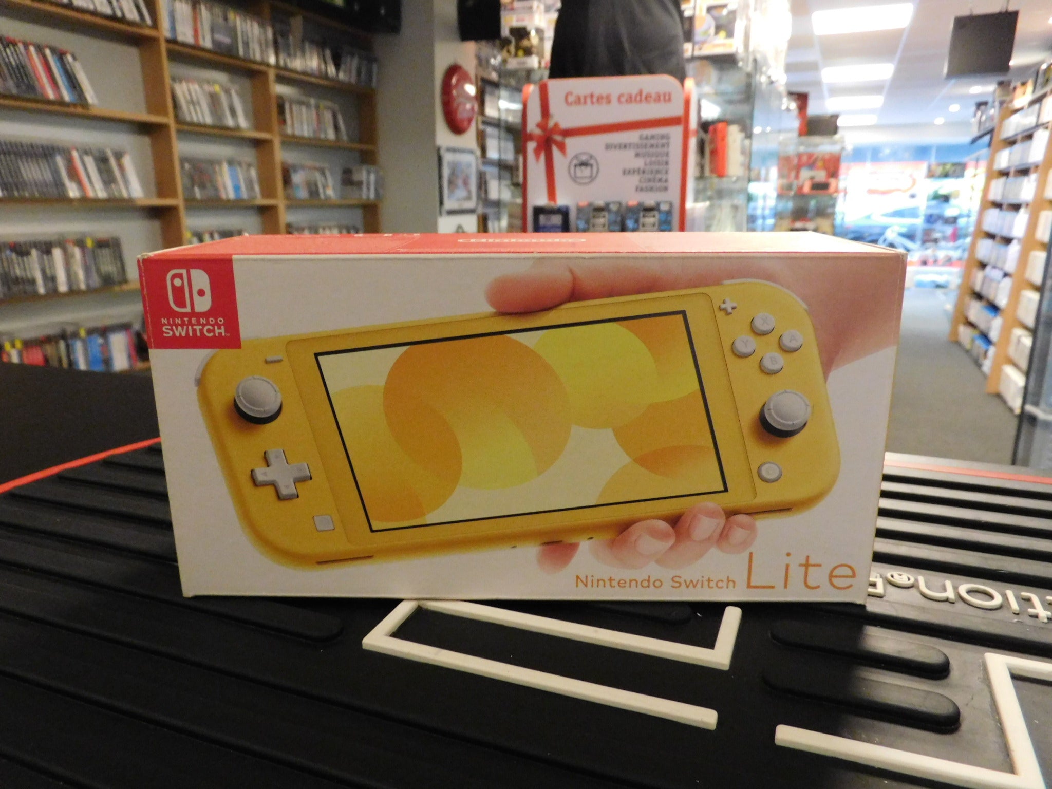 NINTENDO SWITCH LITE CONSOLE
