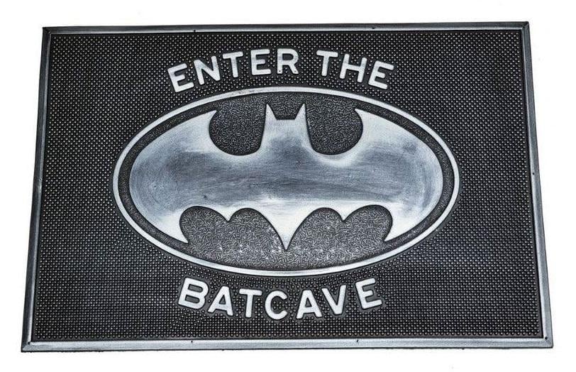 DC COMICS - ENTER THE BATCAVE - RUBBEREN DEURMAT  '40X60CM'